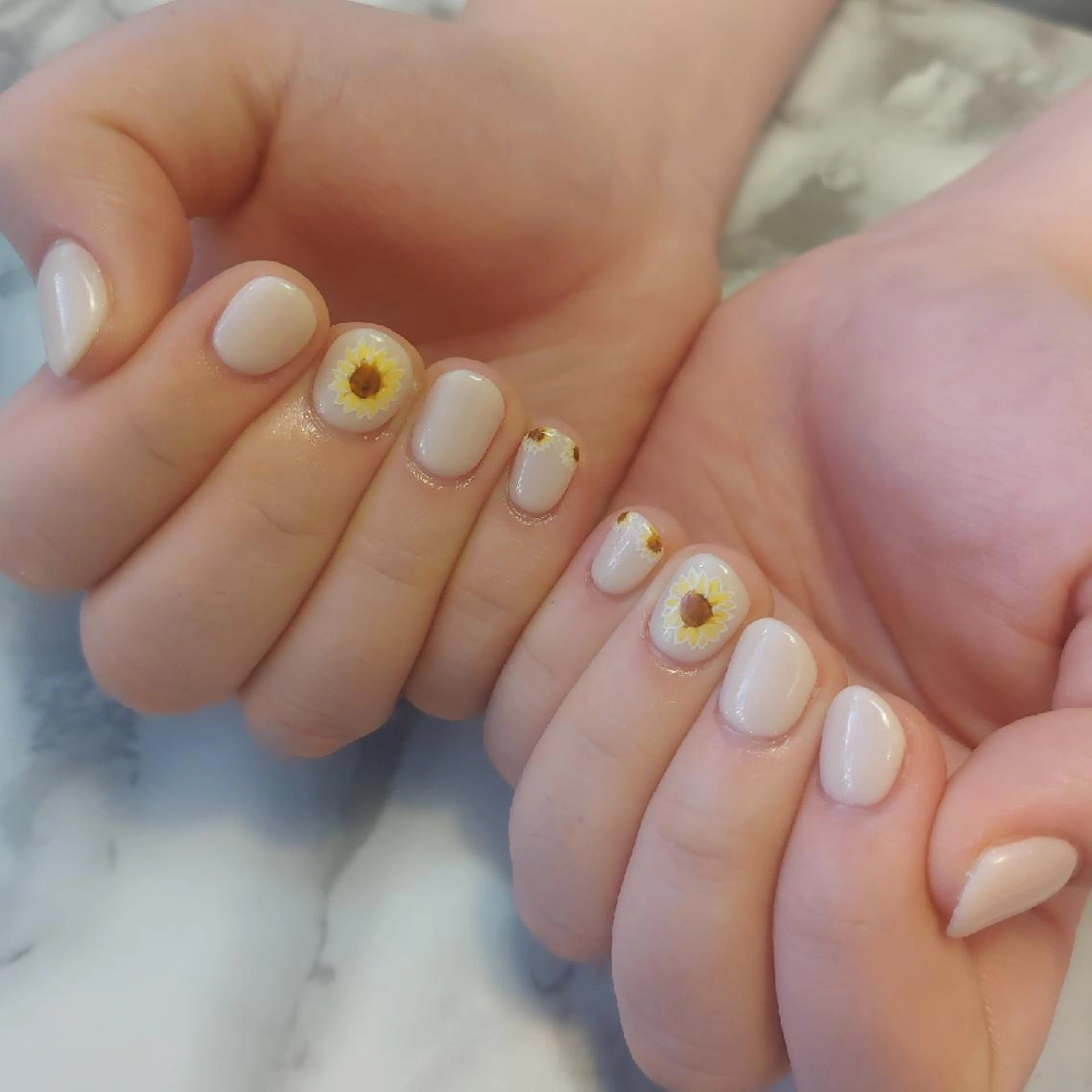 ネイル ジェヌインネイル 河内のネイルデザイン