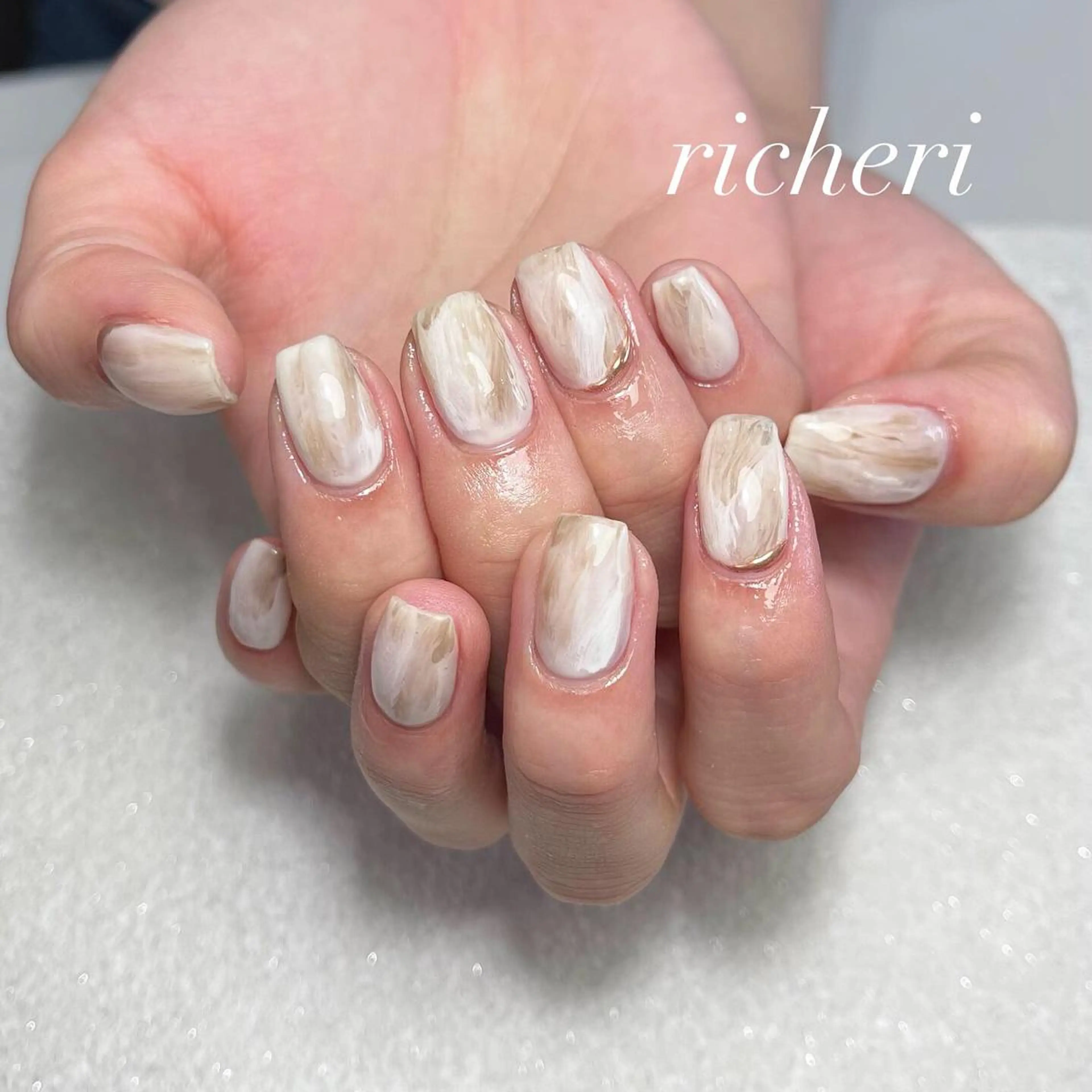 ミディアム ネイル 韓国風ヘア アートネイル フレンチネイル ジェルネイル ガラスフレンチ richeri beautyのエステ・リラクイメージ
