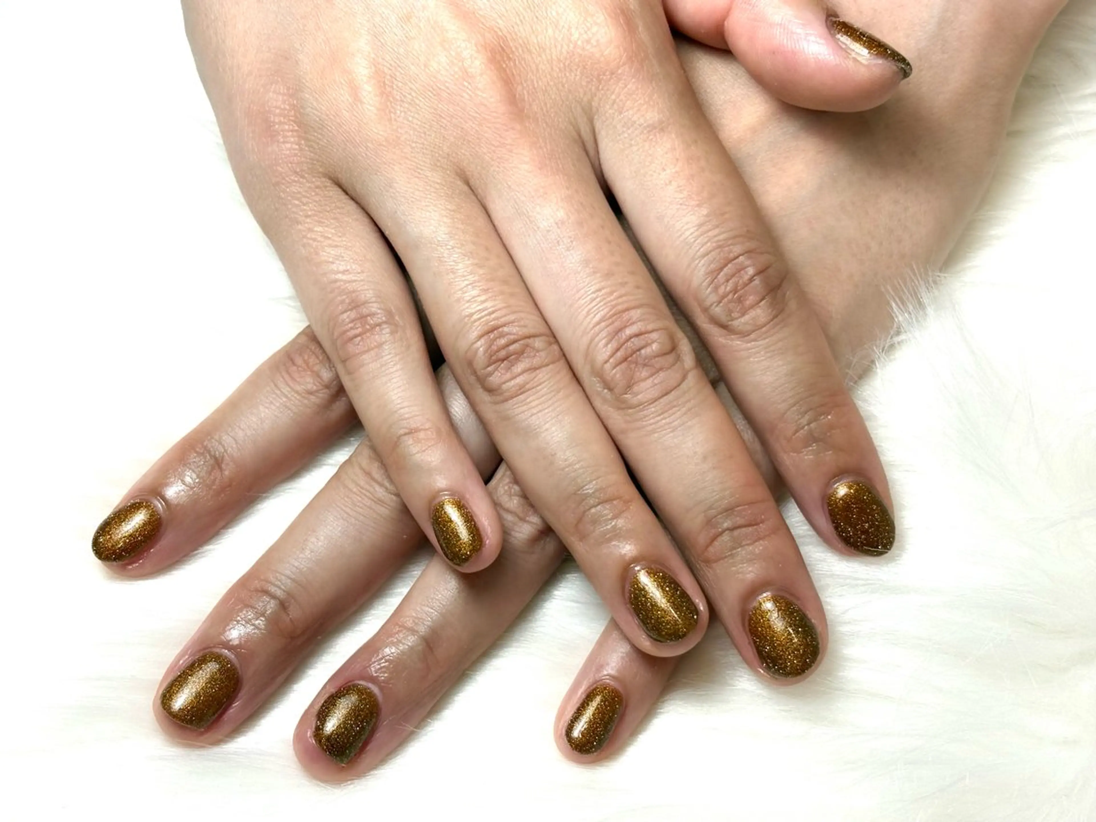 ネイル ブラウン フラッシュネイル ゴールド ワンカラーネイル ハンドネイル 中島 沙知のネイルデザイン