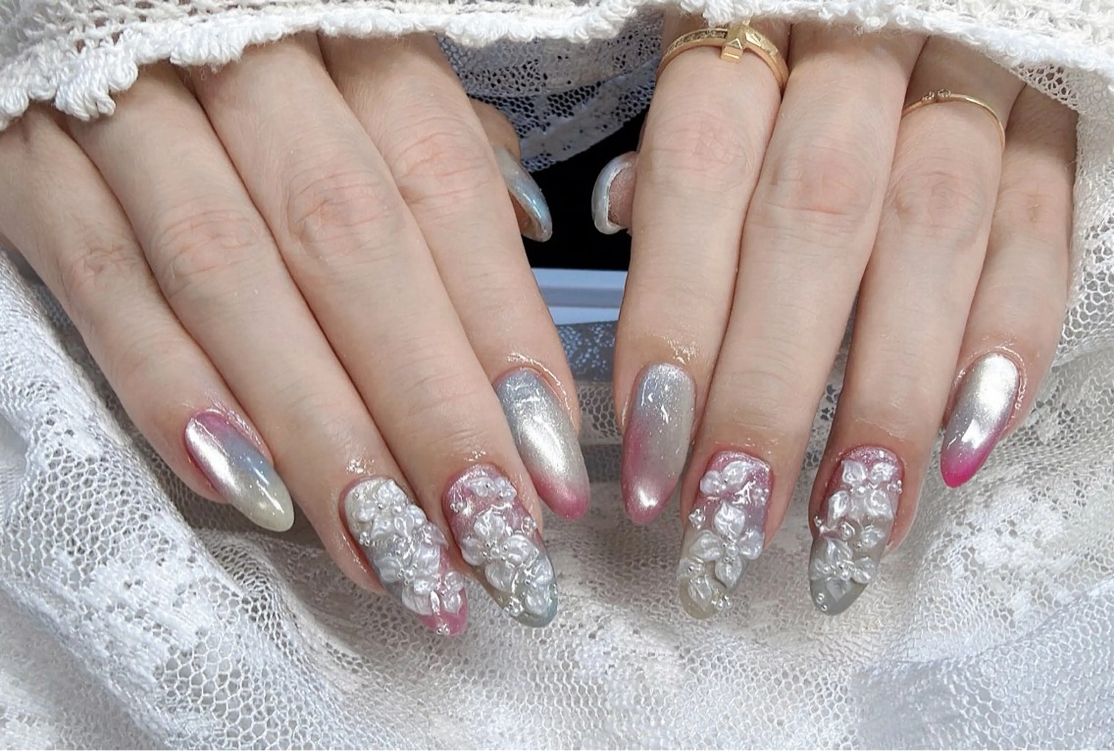 ネイル アートネイル オーロラネイル ガーリー キラキラネイル 韓国ネイル ハンドネイル Mio NailsalonUのネイルデザイン