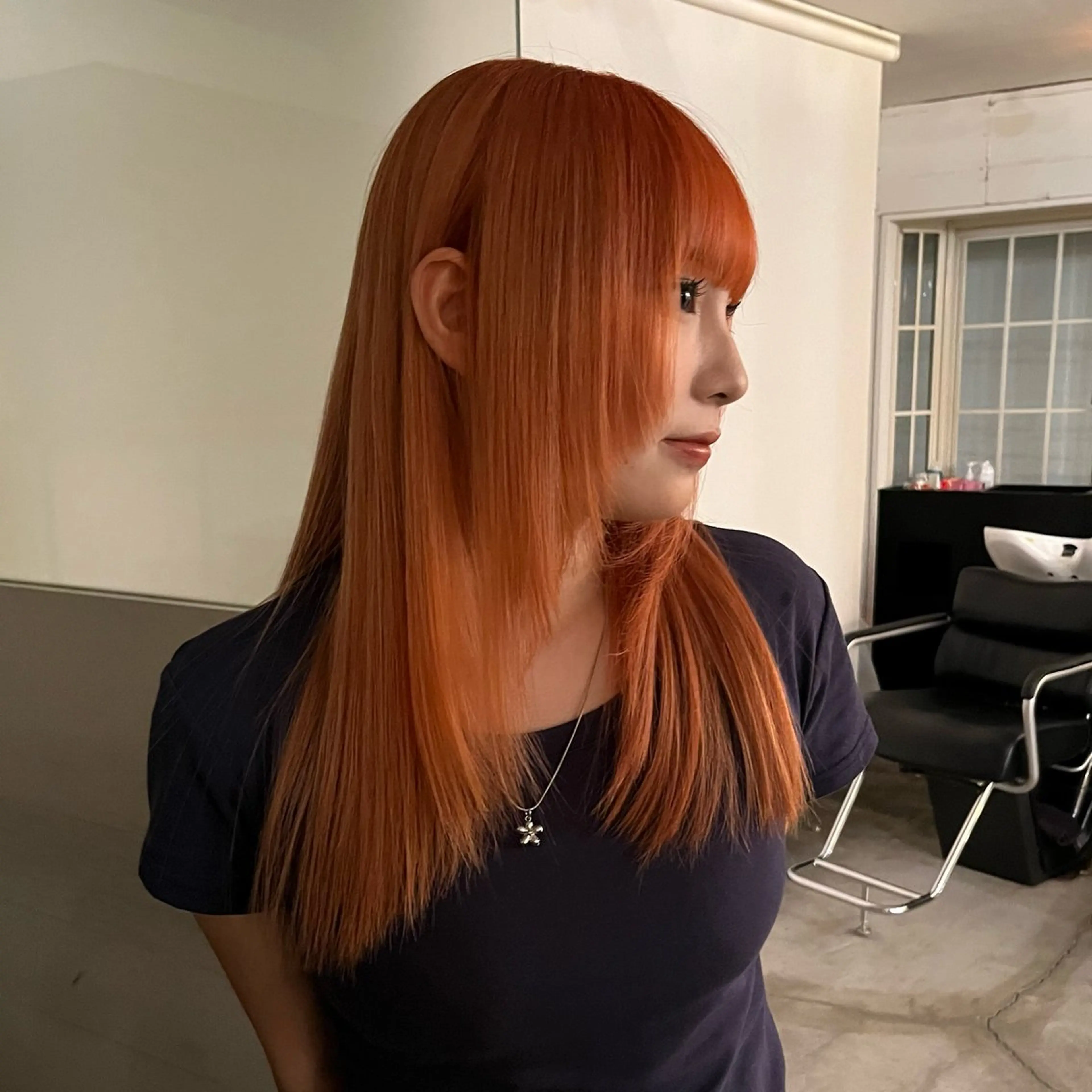 ロング カラー ブリーチ オレンジ ヘアカラー レイヤー/ベージュ mikuのヘアスタイル