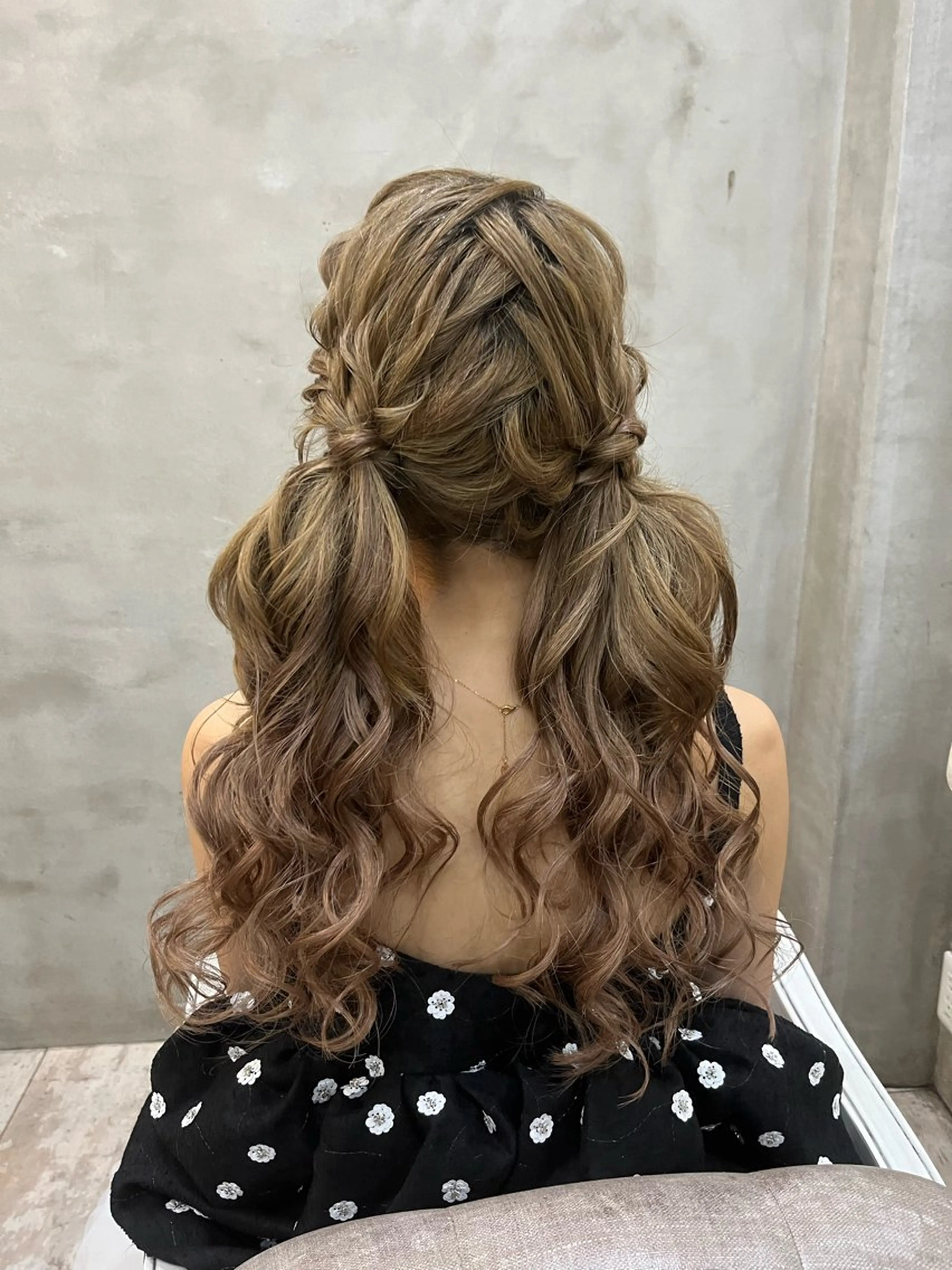 ロング ヘアアレンジ 艶髪/ハイトーン/ ヘアセット/モエノのヘアスタイル