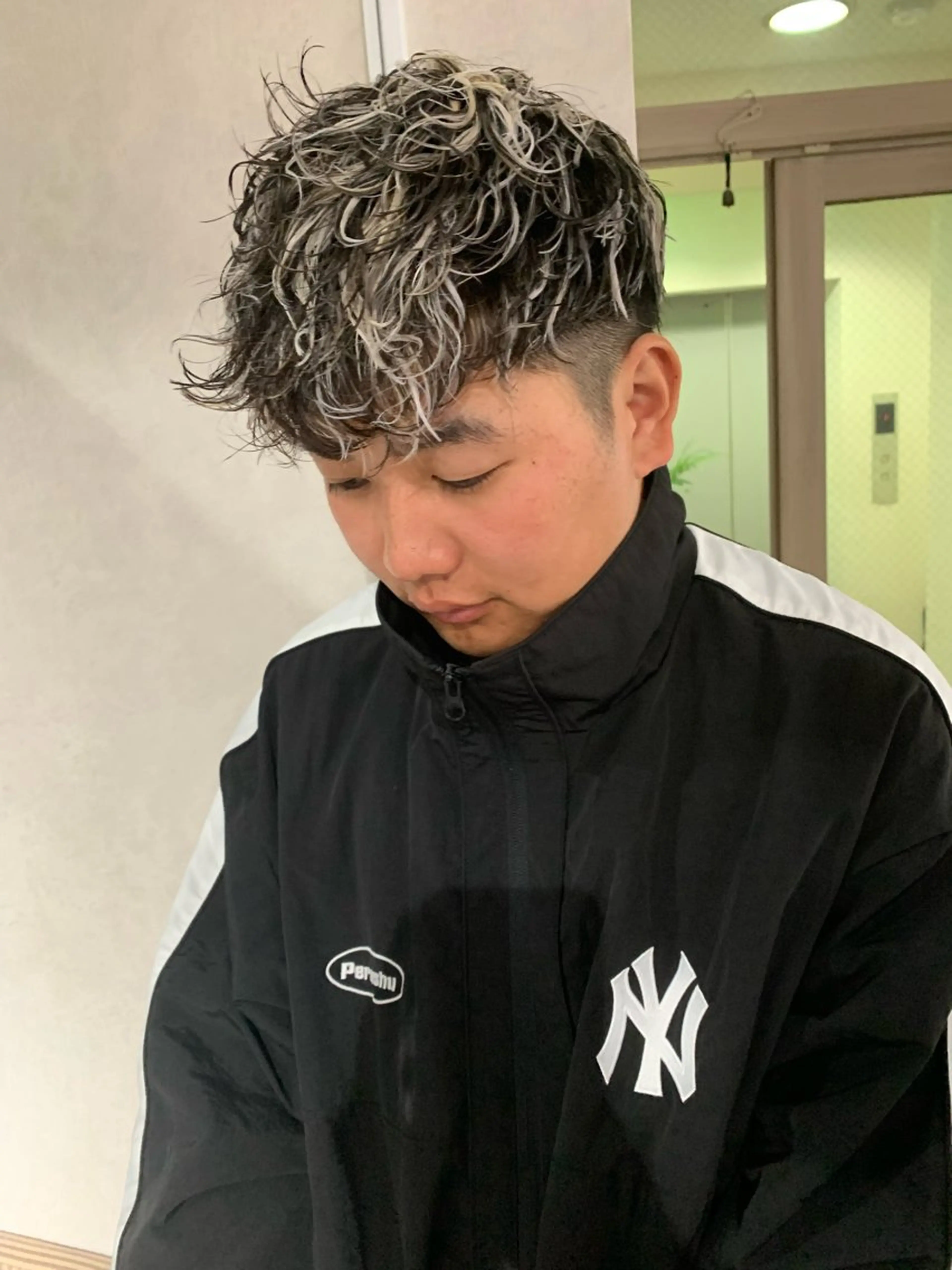 ショート カラー パーマ メンズ メンズパーマ スペインカール カット ヘアカラー パーマ ヘアセット カラーなら川嶋宏旭✨ salonLEPIAのヘアスタイル