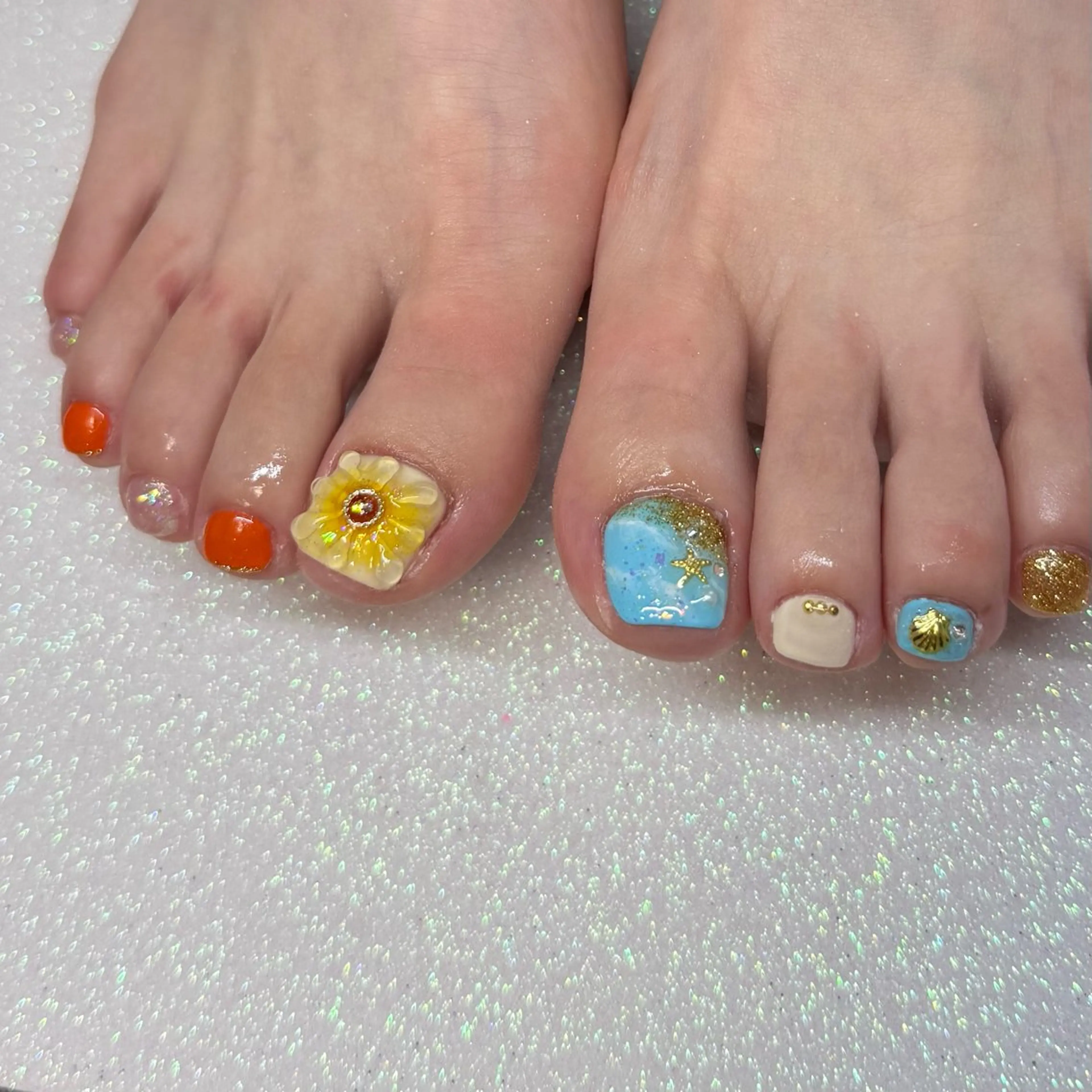 ネイル フットネイル VIERU 🌈🎀💖のネイルデザイン