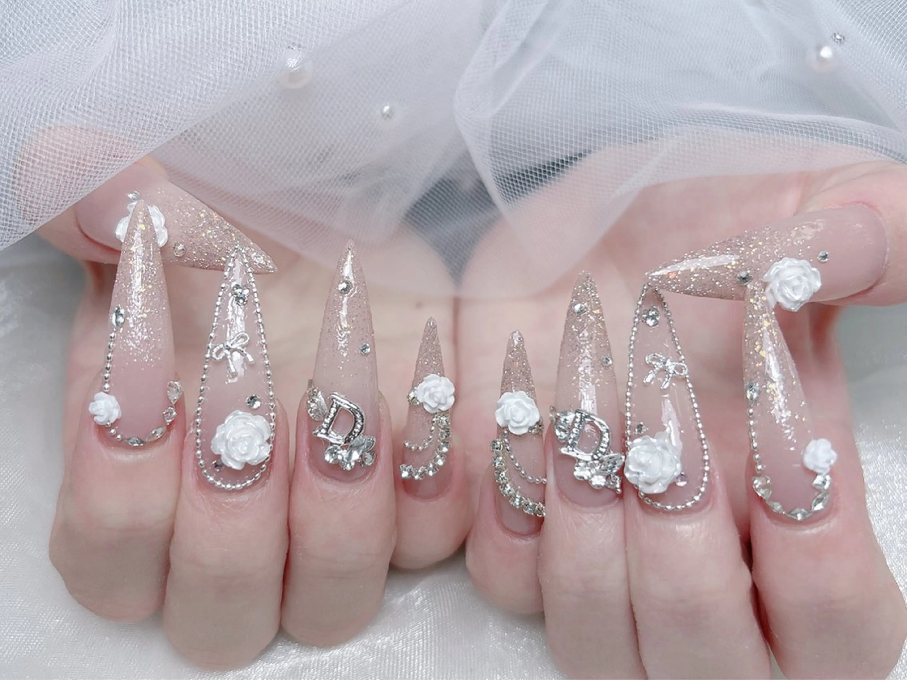 ネイル 成人式 ロングネイル マグネットネイル 大理石ネイル(マーブル) リボン ハンドネイル MoMoA Nail ネイル長さ出し専門店のネイルデザイン