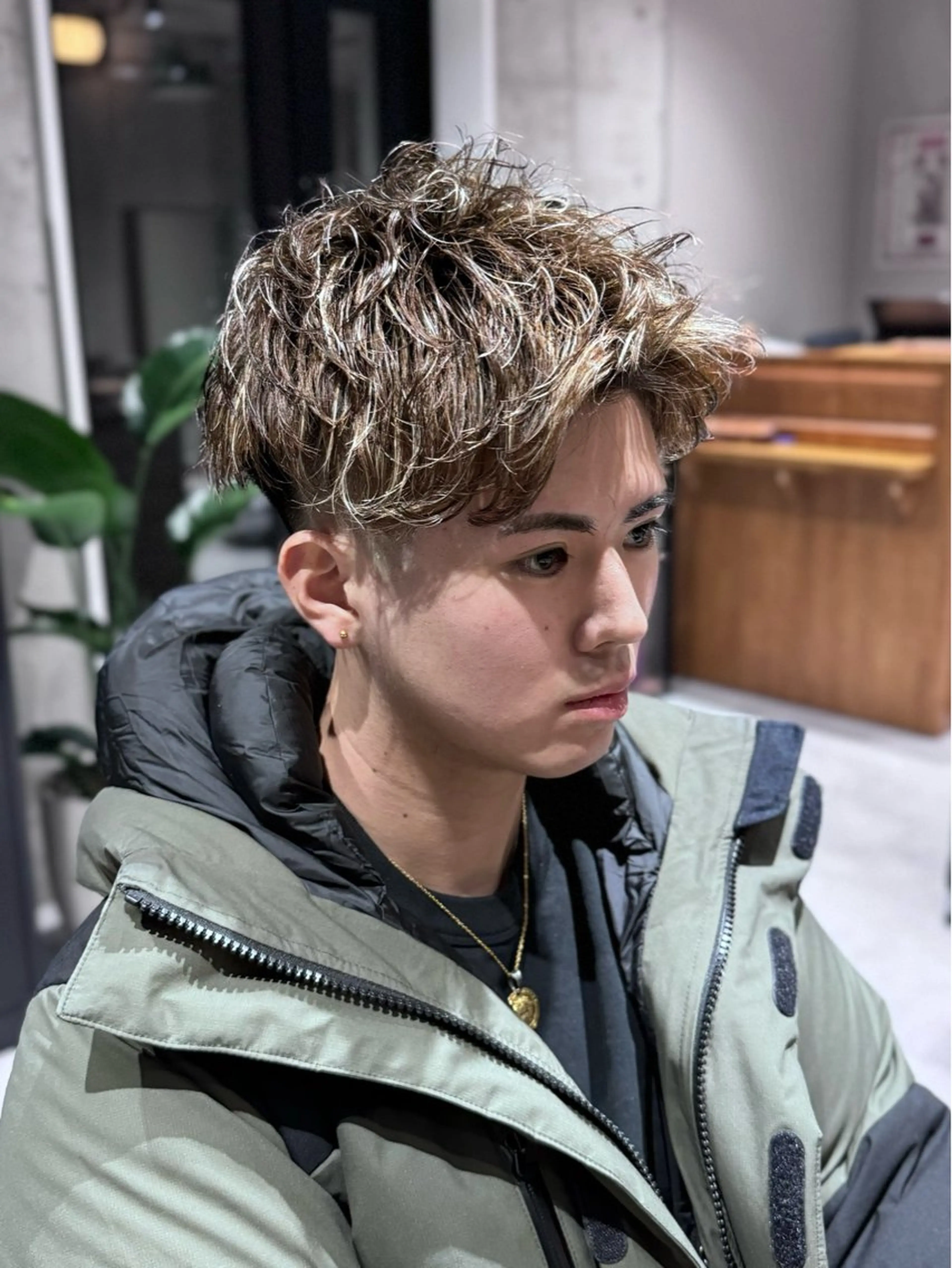 ショート カラー パーマ メンズ フェードカット メンズメッシュ マッシュ メンズパーマ メッシュ ヘアカラー 原宿メンズ/パーマ/ フェード/REOのヘアスタイル