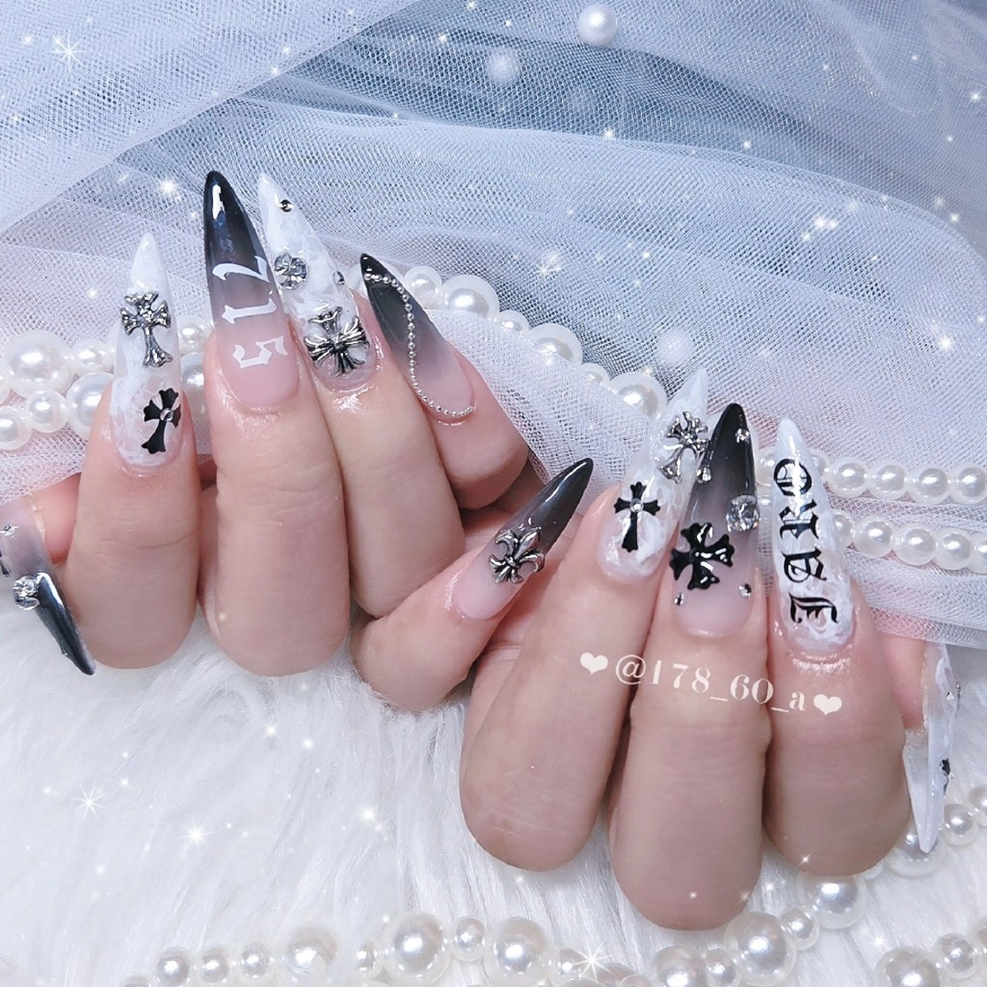 ネイル 大理石ネイル(マーブル) スカルプネイル 冬ネイル ハンドネイル HAPPINAS🎀  れん🖤痛ネイルのネイルデザイン