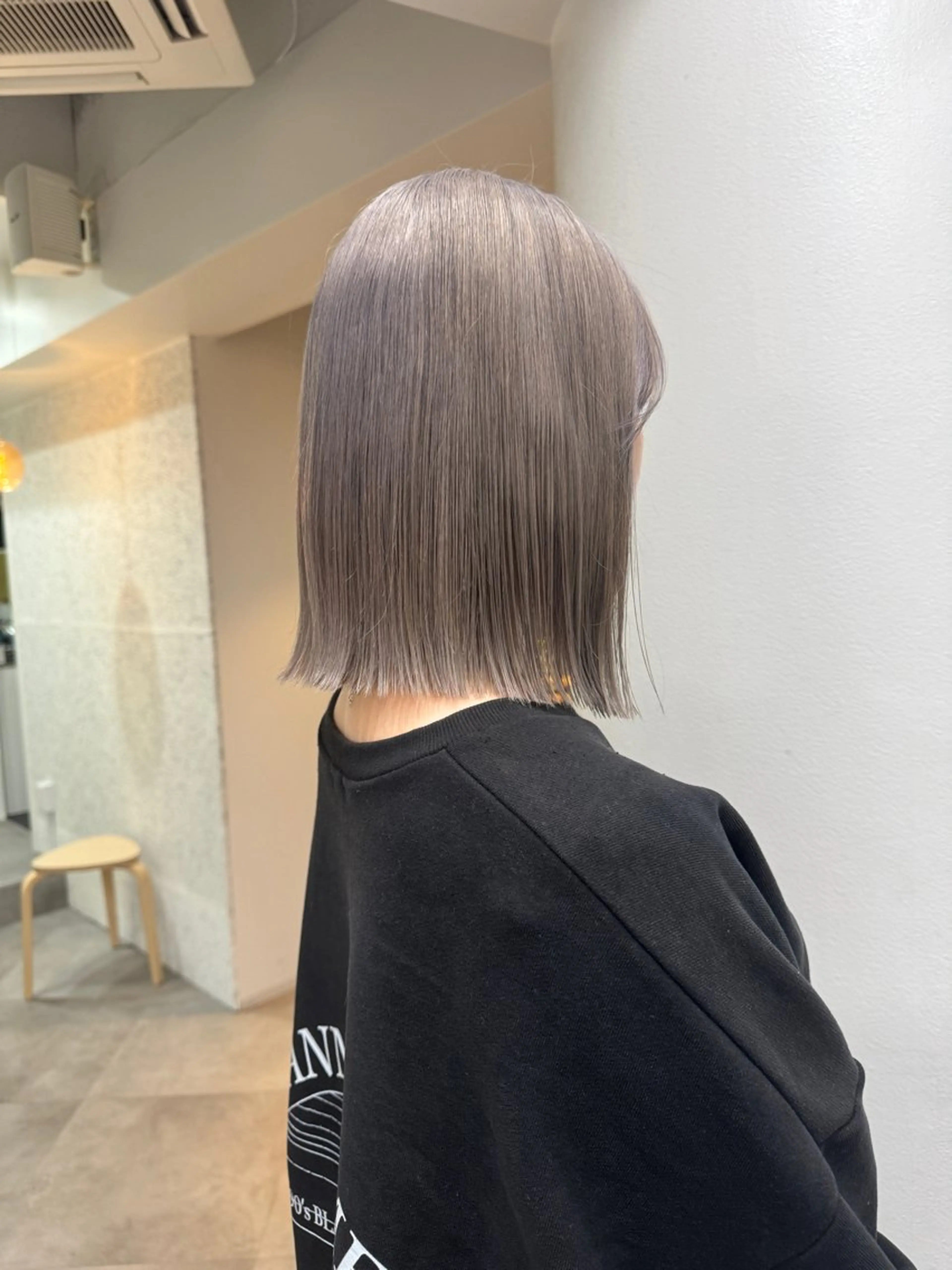 ミディアム カラー 切りっぱなしボブ レイヤー/縮毛矯正のヘアスタイル