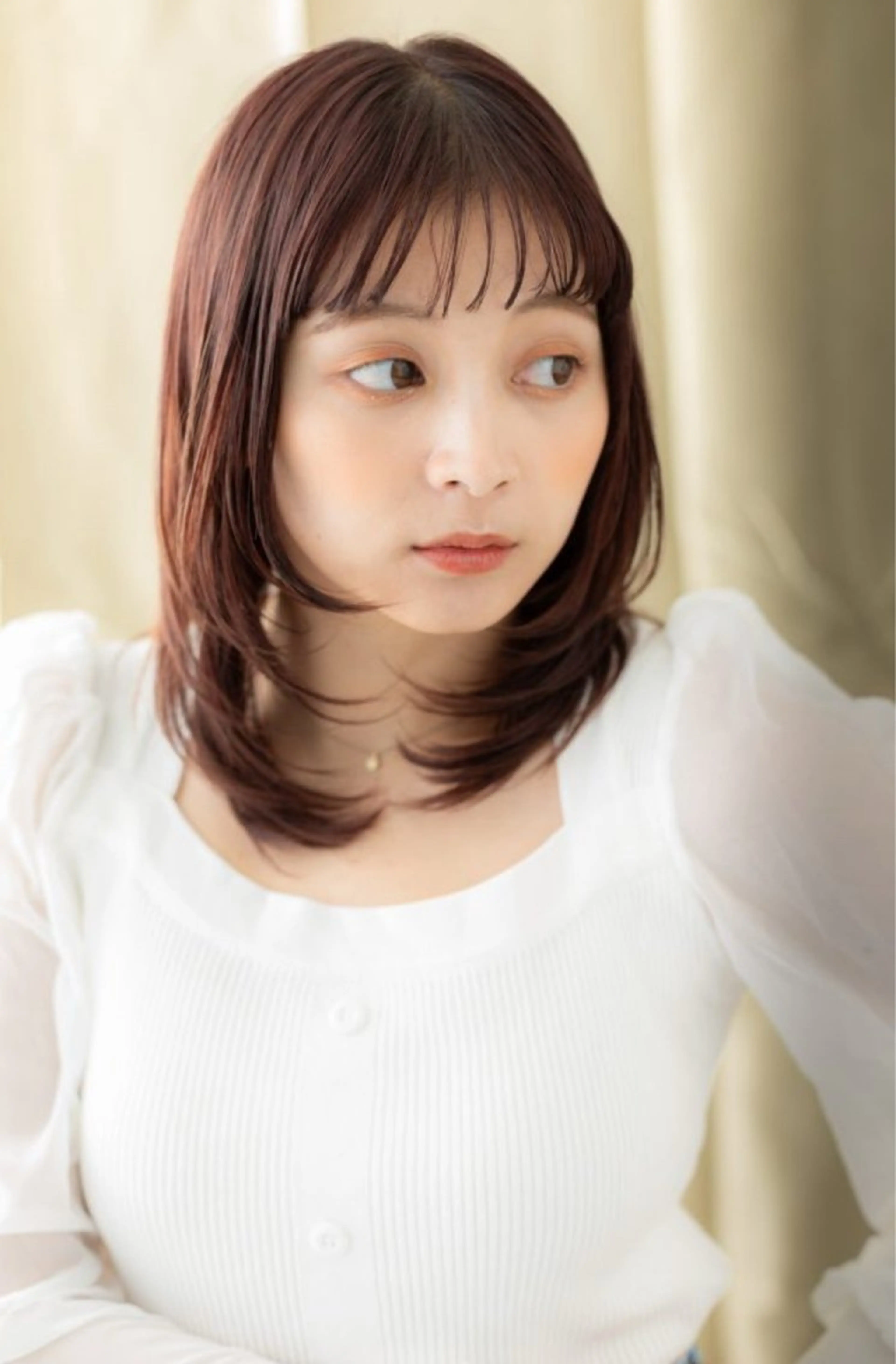 ミディアム 庭木 華瑠のヘアスタイル