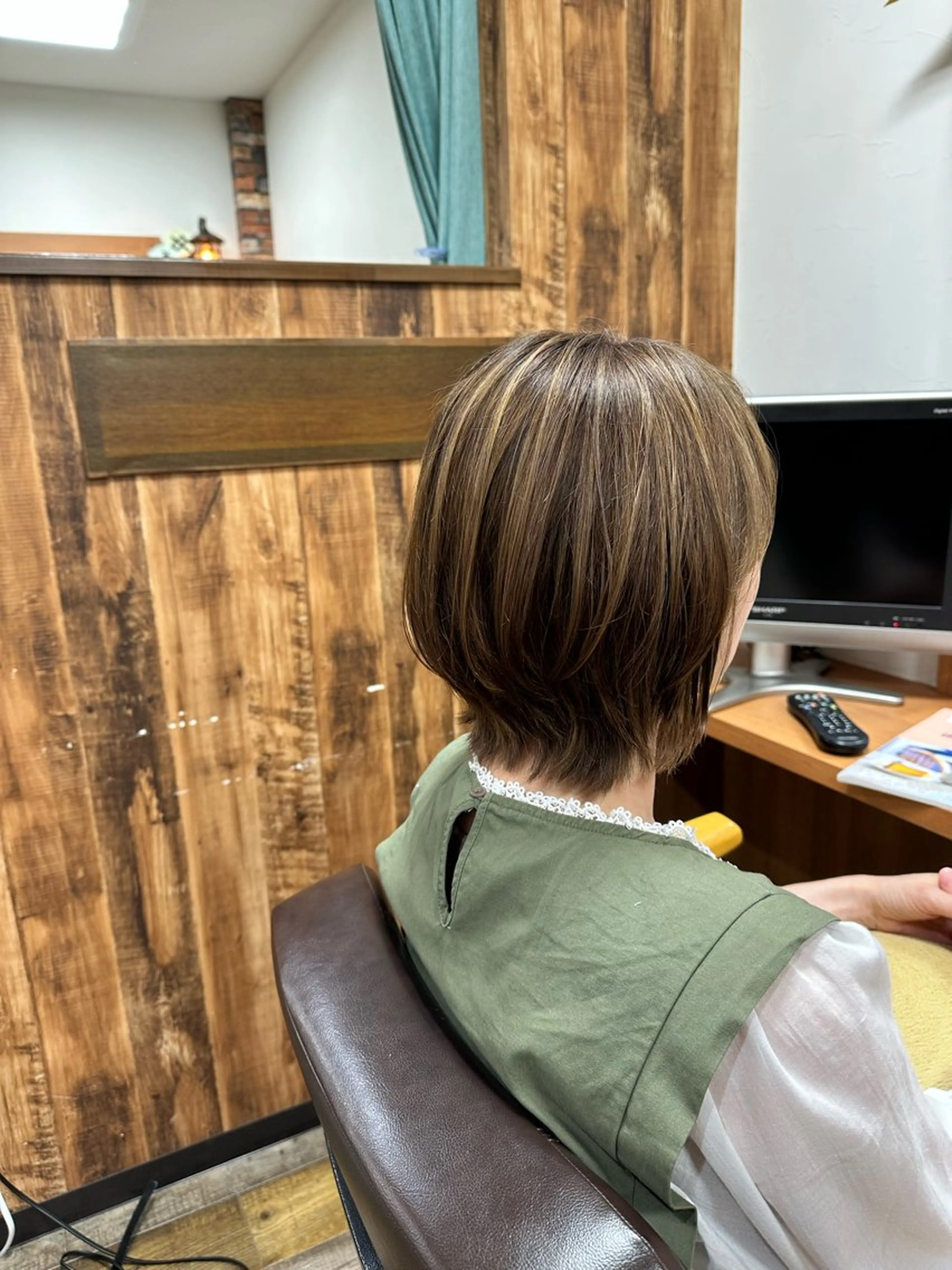 ミディアム カラー ハイライトカラー ハイライト 似合わせカット ヘアカラー 大人のためのデザイン カラー美容師/オノのヘアスタイル