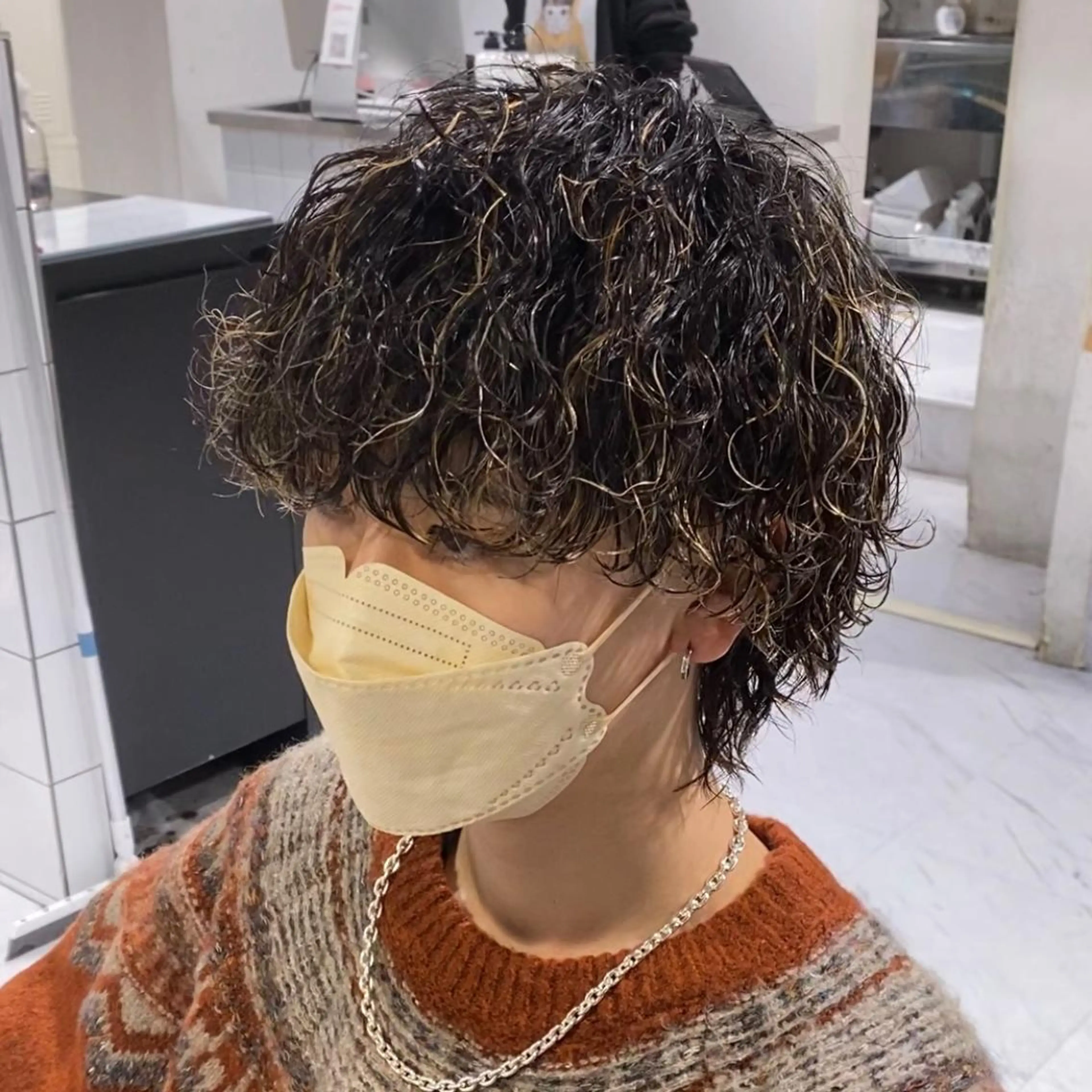 ミディアム カラー パーマ ヘアアレンジ メンズ キッズ ネイル マツエク・マツパ アイブロウ ミディアムパーマ センターパート メンズハイライト マッシュ メンズパーマ ✂️メンズカット ひろき✂️のヘアスタイル