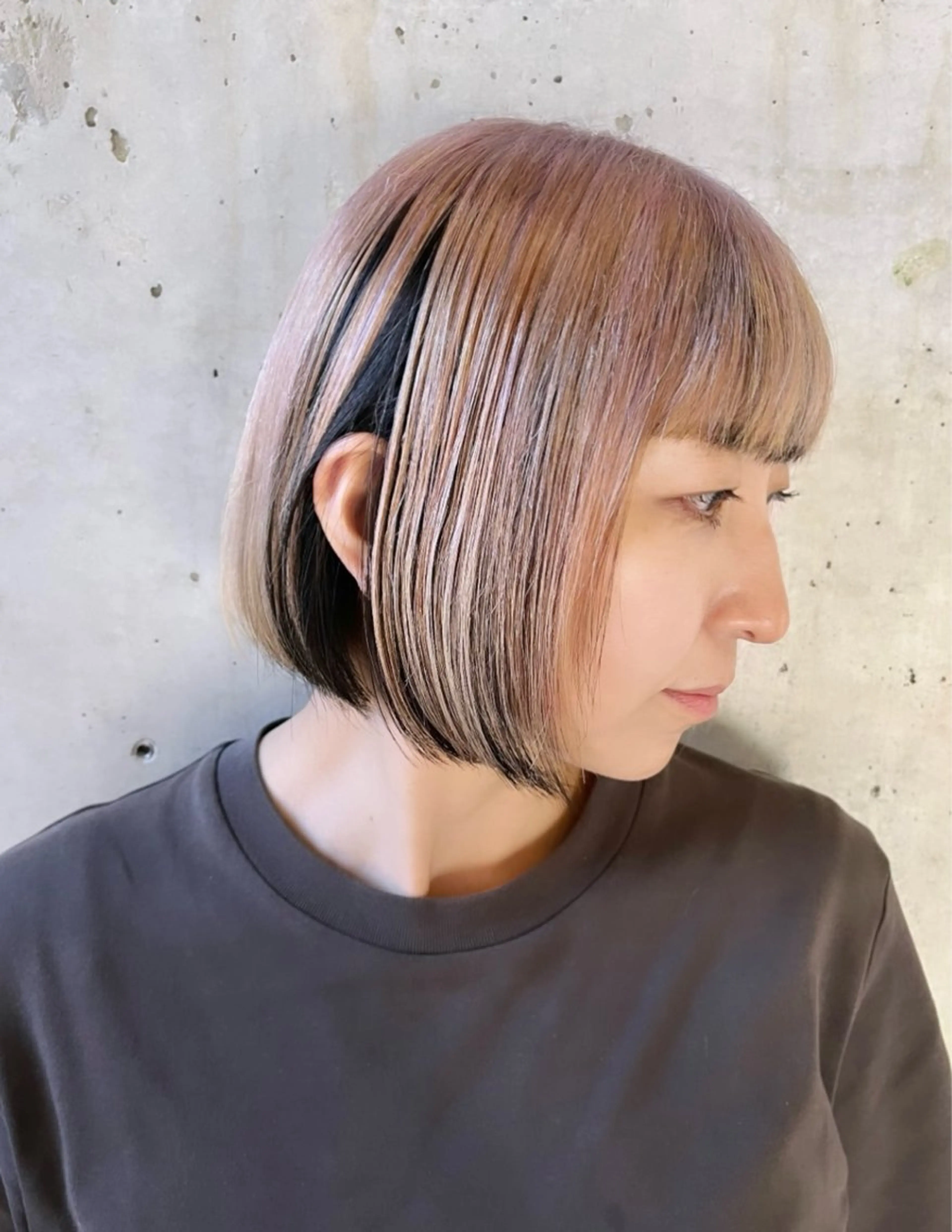 ミディアム カラー ベージュカラー ミルクティーベージュ ホワイトベージュ ボブ ヘアカラー 派手髪デザインカラー ヒロカのヘアスタイル