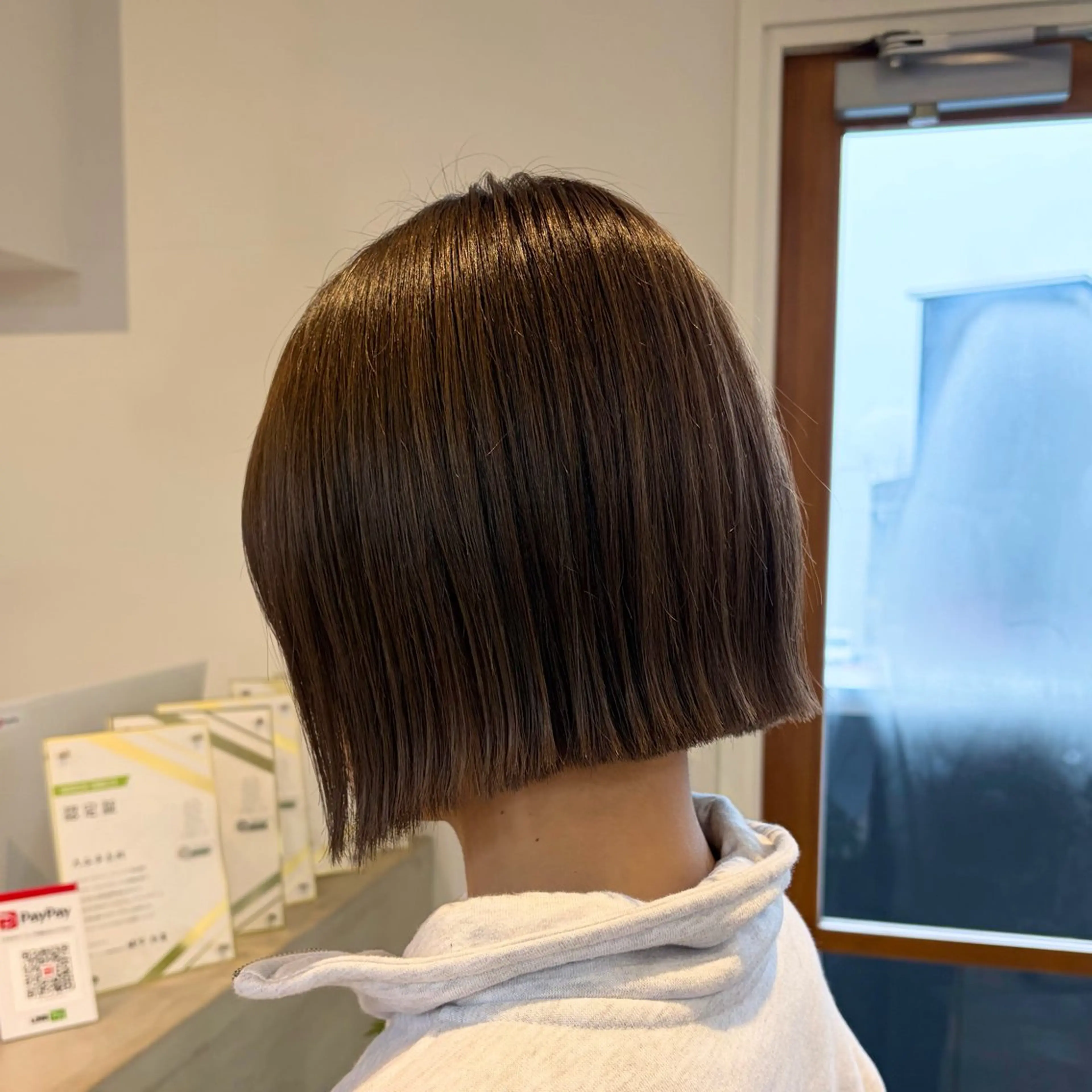 ショート カラー ベージュカラー オリーブベージュ 外ハネヘア 櫻井 美夕のヘアスタイル