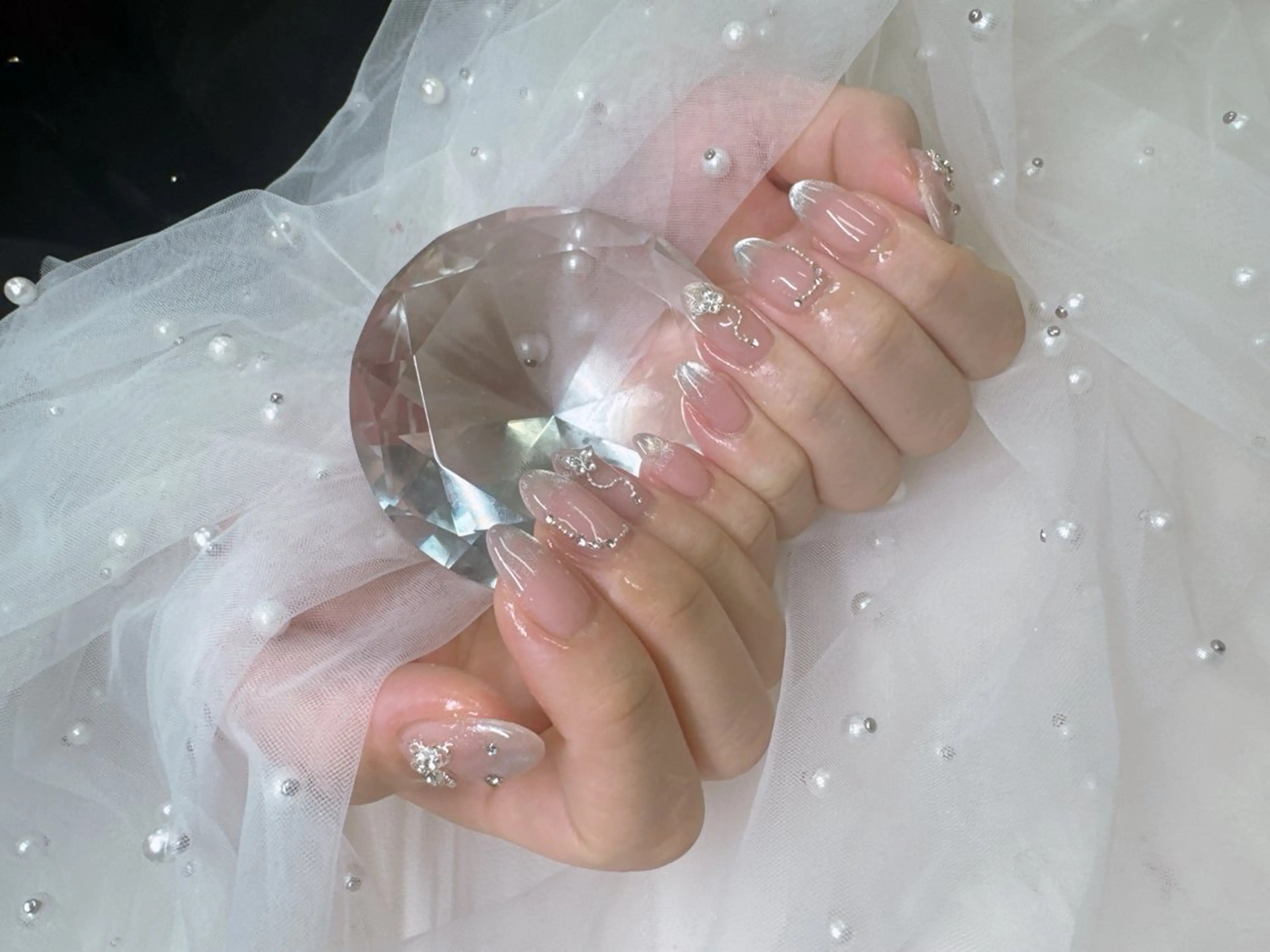 ネイル フレンチネイル ジェルネイル ガラスフレンチ キラキラネイル ロングネイル ハンドネイル Queeens nailのネイルデザイン