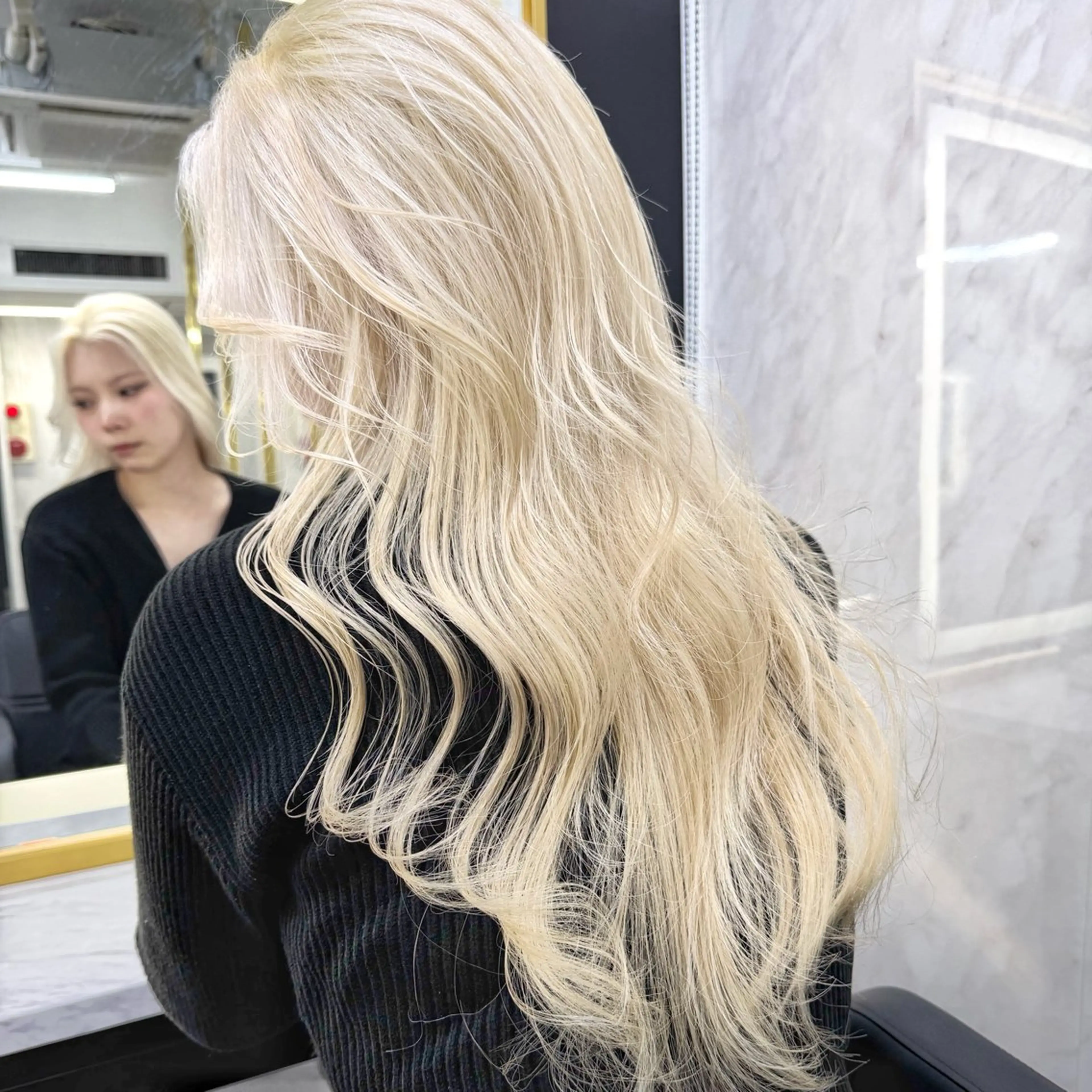 ロング カラー シールエクステ ハイトーンカラー エクステ ヘアカラー シールエクステ特化 ハイトーン、NANAのヘアスタイル