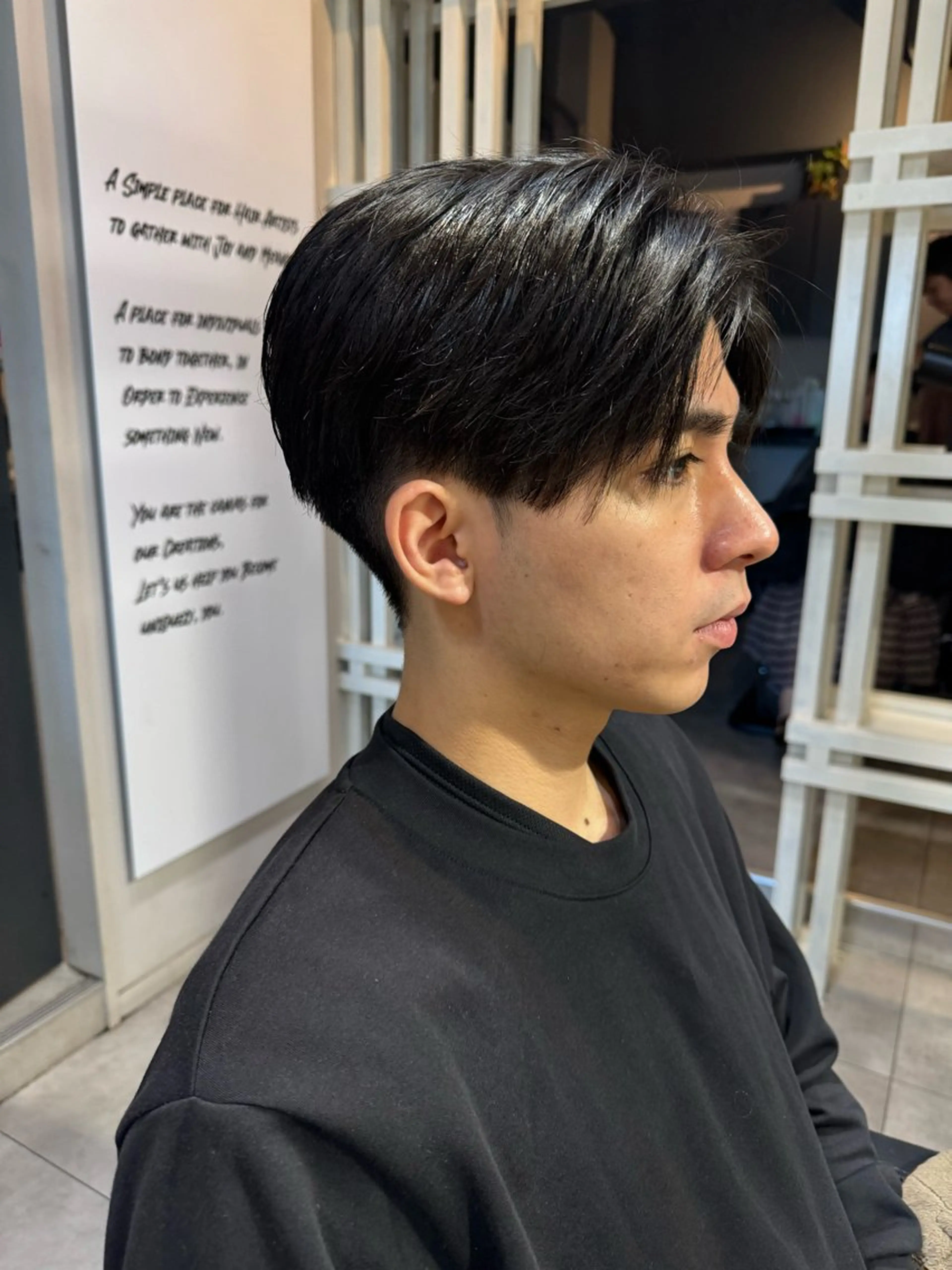 ミディアム メンズ センターパート カット 似合う髪型が 分からない方へのヘアスタイル