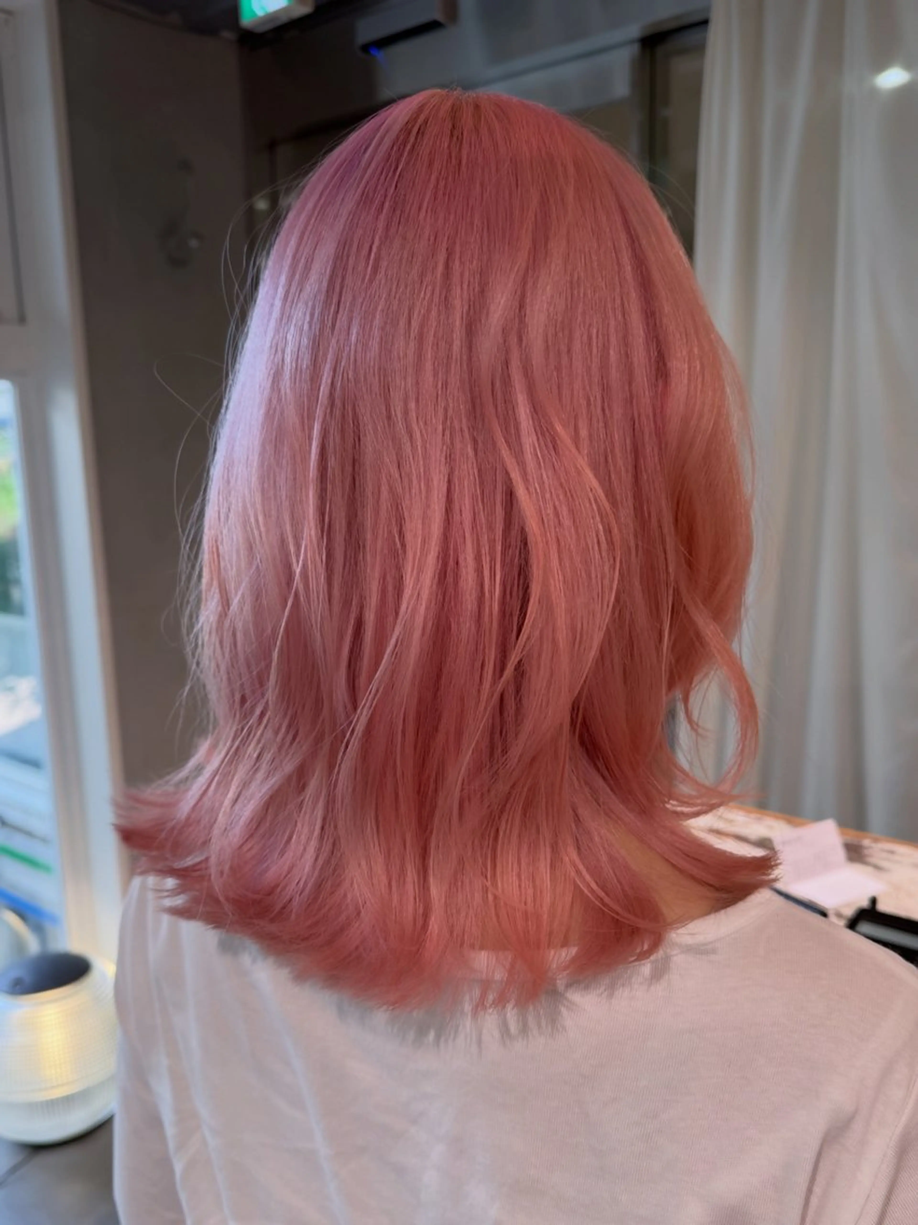 ミディアム カラー ブリーチ ケアブリーチ ダブルカラー ピンクカラー 顔まわりレイヤー カット ヘアカラー RorriM natsuのヘアスタイル