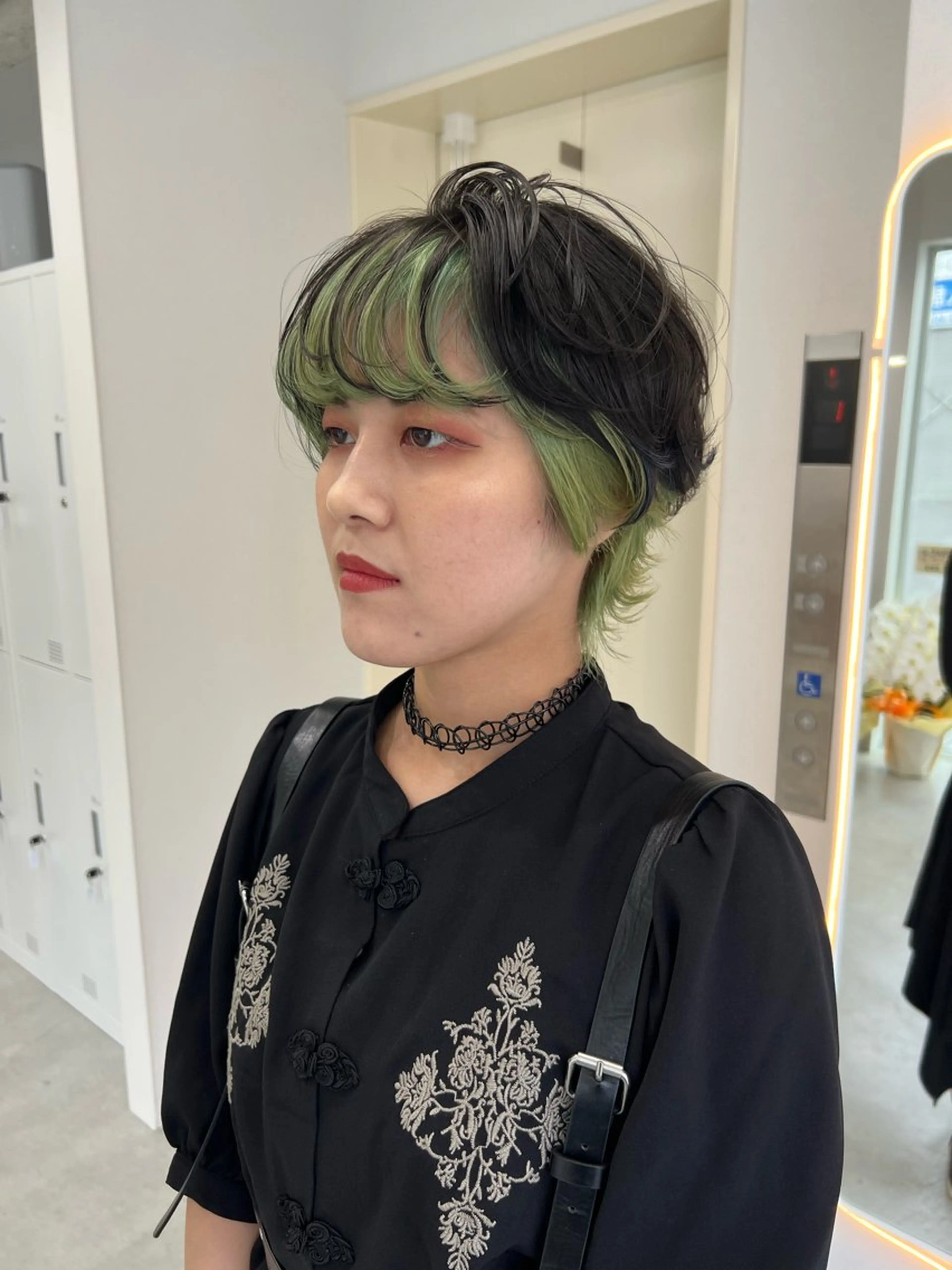 ショート ヘアカラー maya レイヤーカットのヘアスタイル