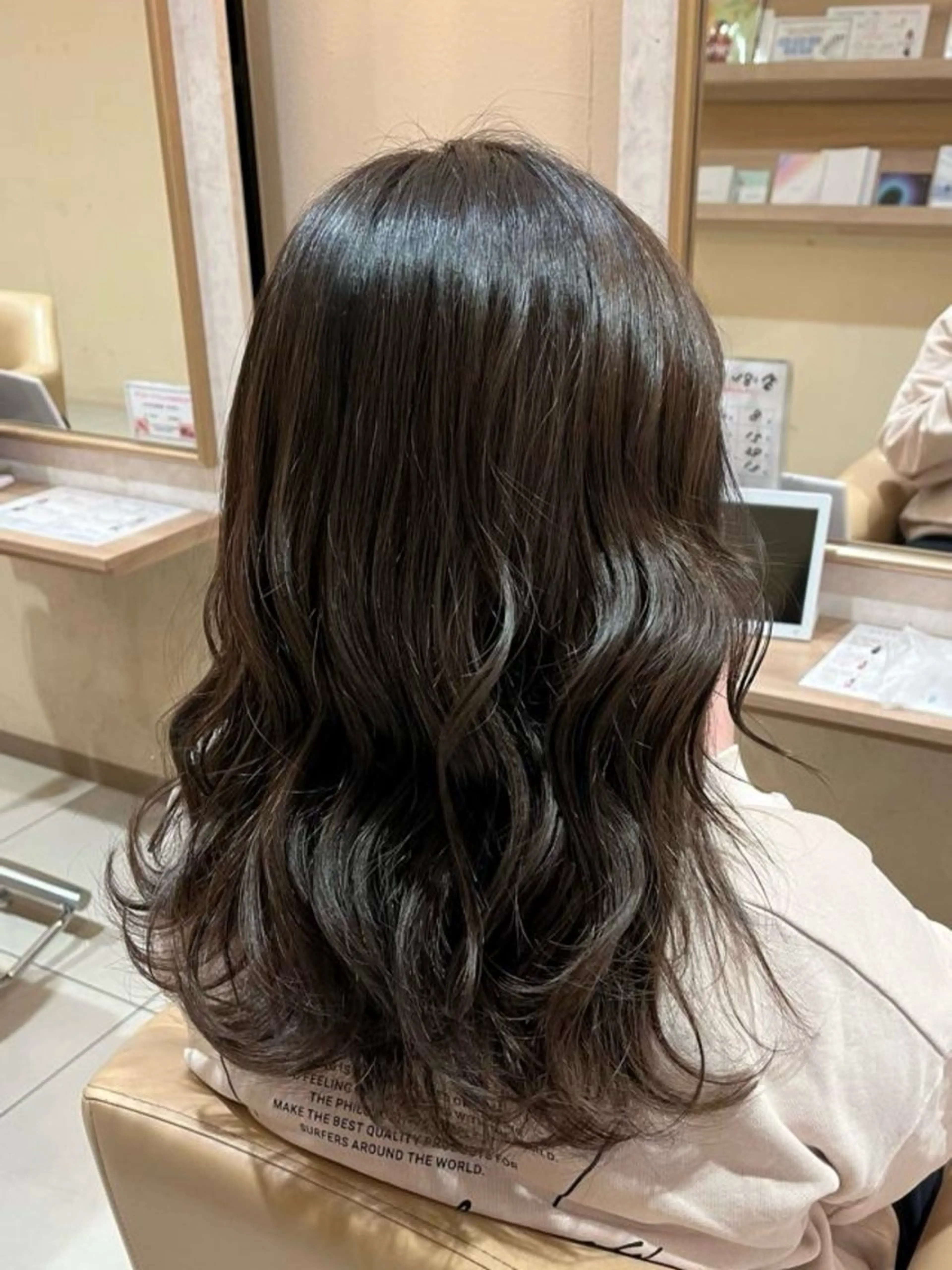 カラー 透明感カラー 中根 智のヘアスタイル