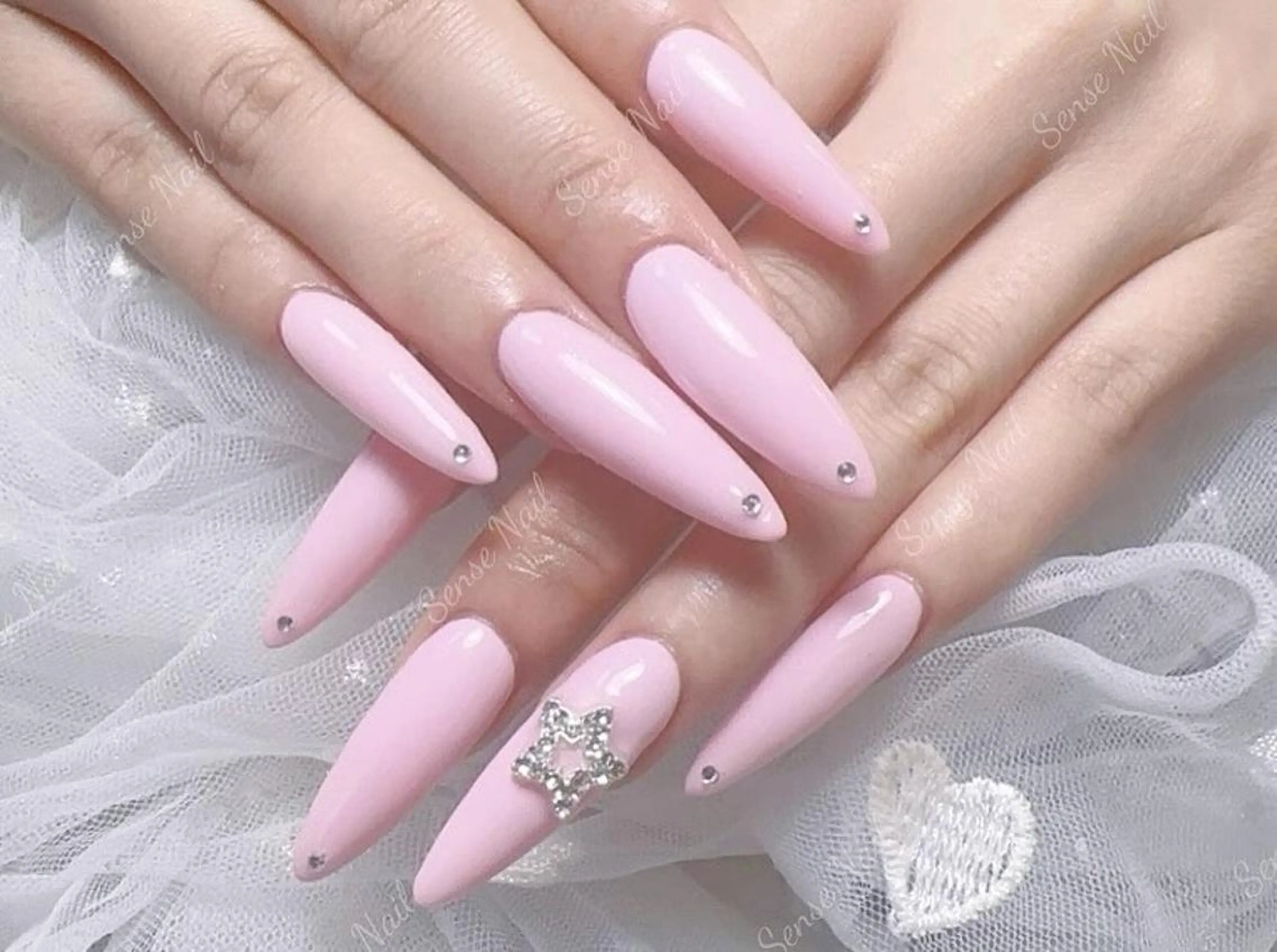 ネイル ハンドネイル ハンドケア Queening 🦋のネイルデザイン