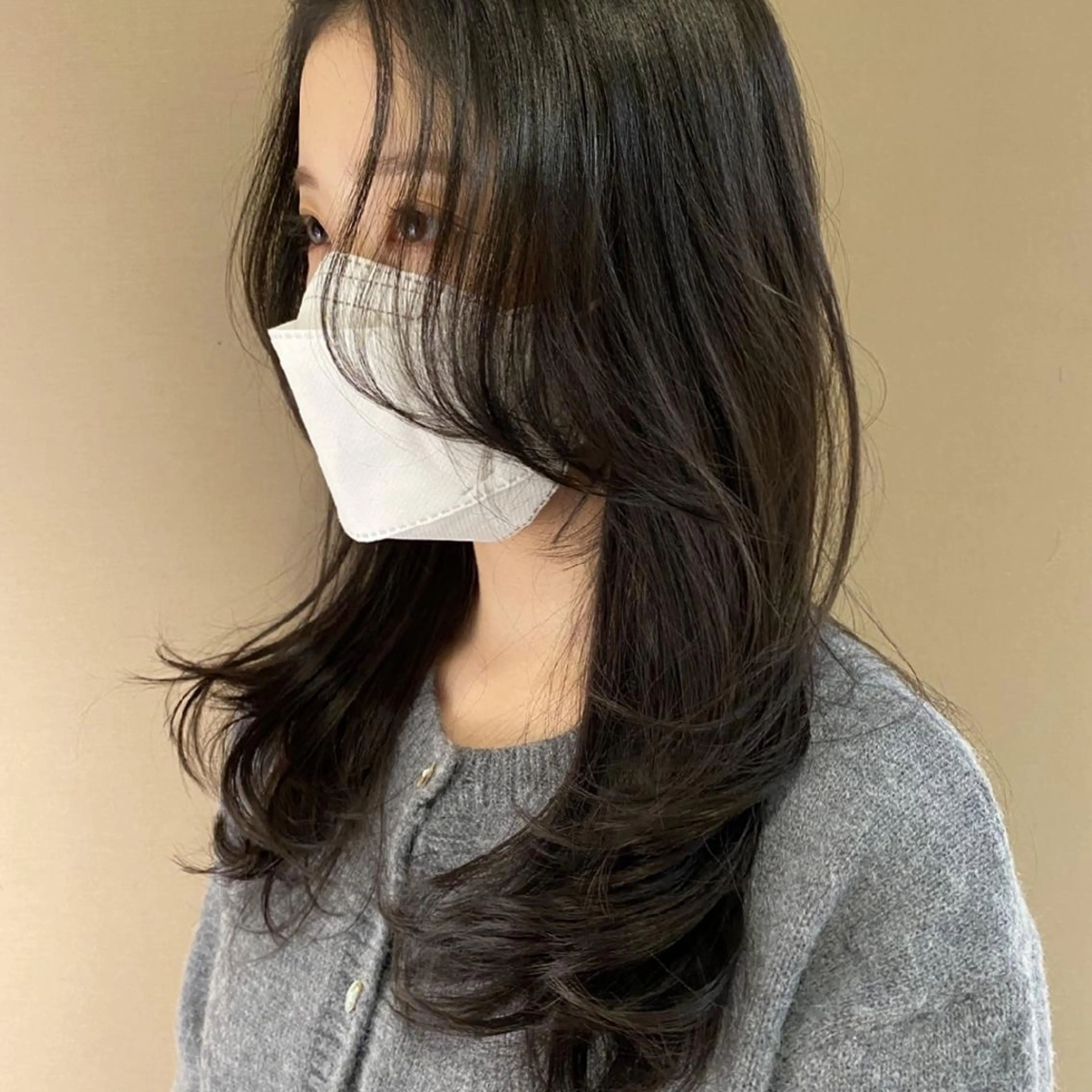 セミロング カラー ブラウンカラー オリーブブラウン レイヤーカット 韓国レイヤー　 suzuのヘアスタイル