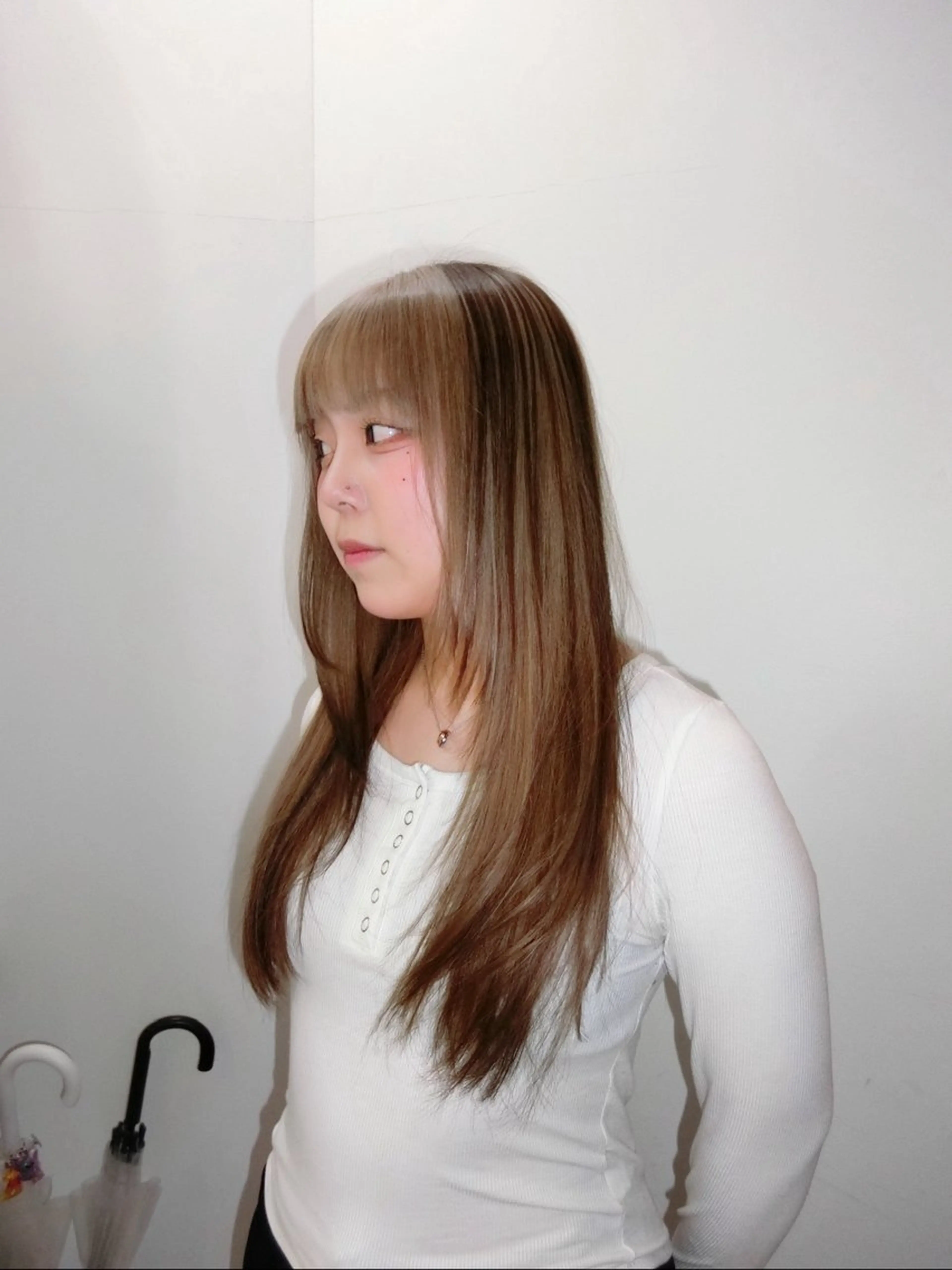 セミロング カラー カット ヘアカラー 🧤高明度ハイトーン 🧤莉音のヘアスタイル