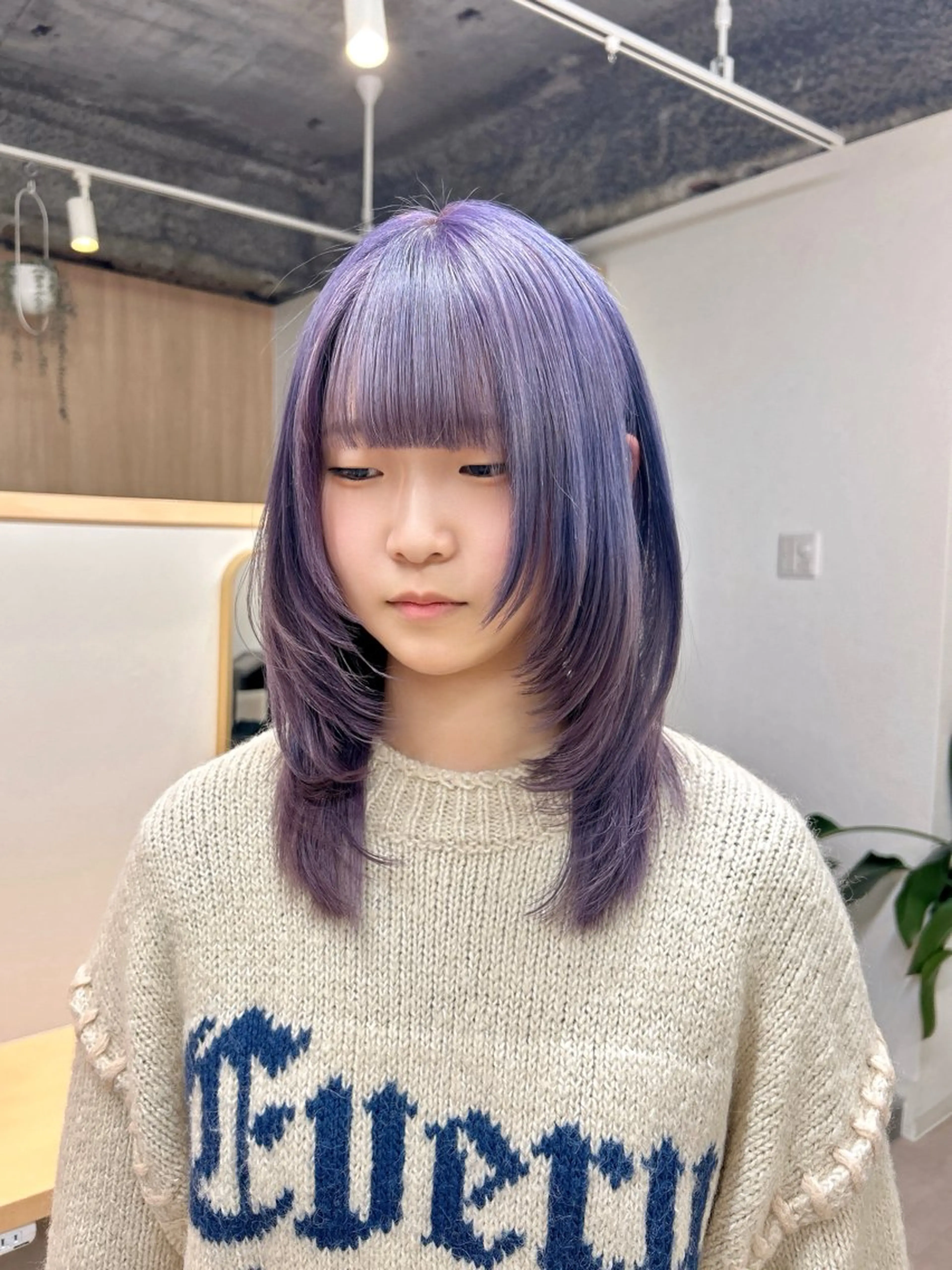 ミディアム カラー ラベンダーカラー レイヤーカット カット ヘアカラー トリートメント 艶カラー/レイヤー/ ハイトーン/まなみのヘアスタイル