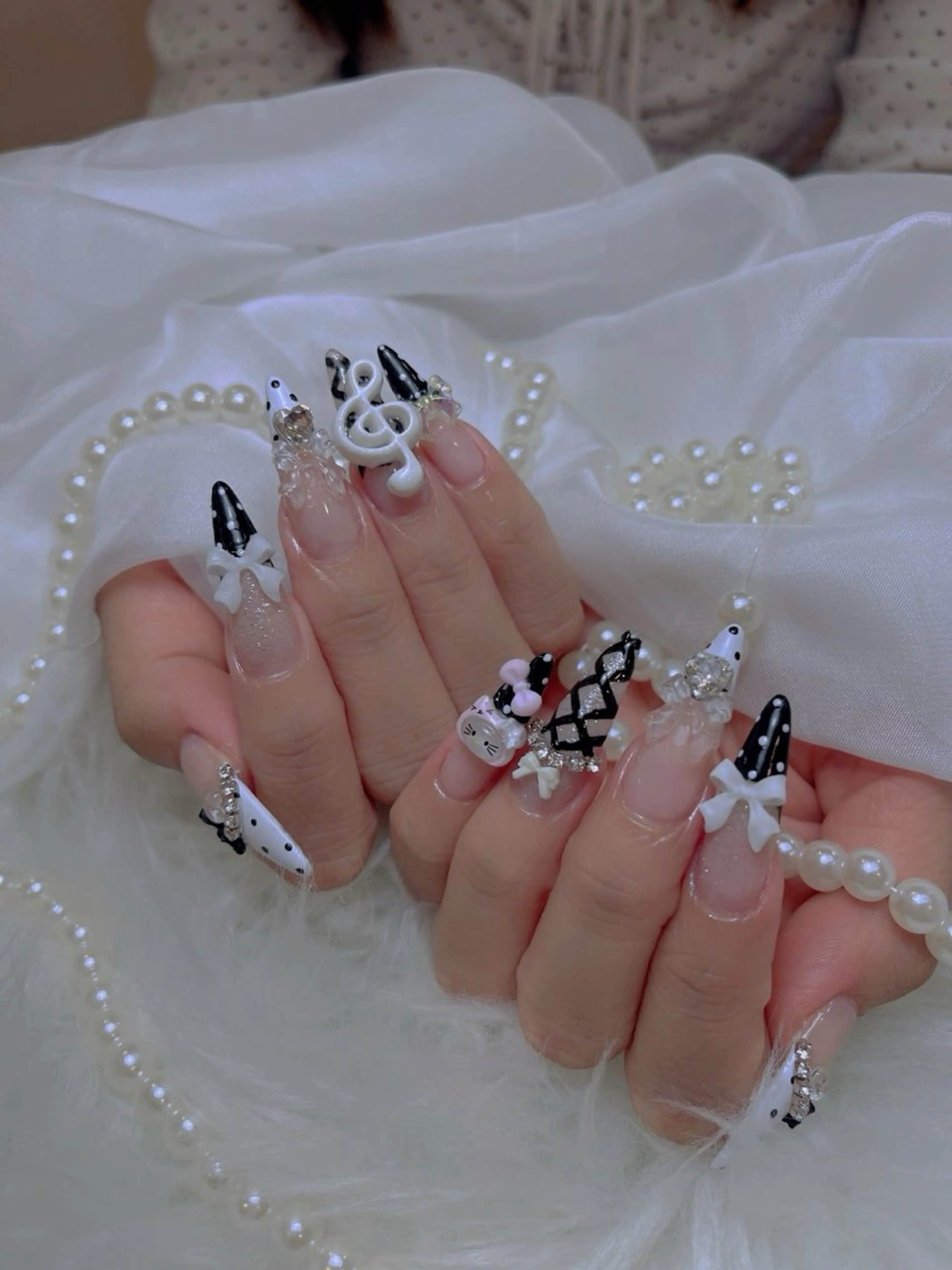 ネイル ガーリー キラキラネイル 韓国ネイル ロングネイル リボン ハンドネイル Haruki Nail Salonのネイルデザイン