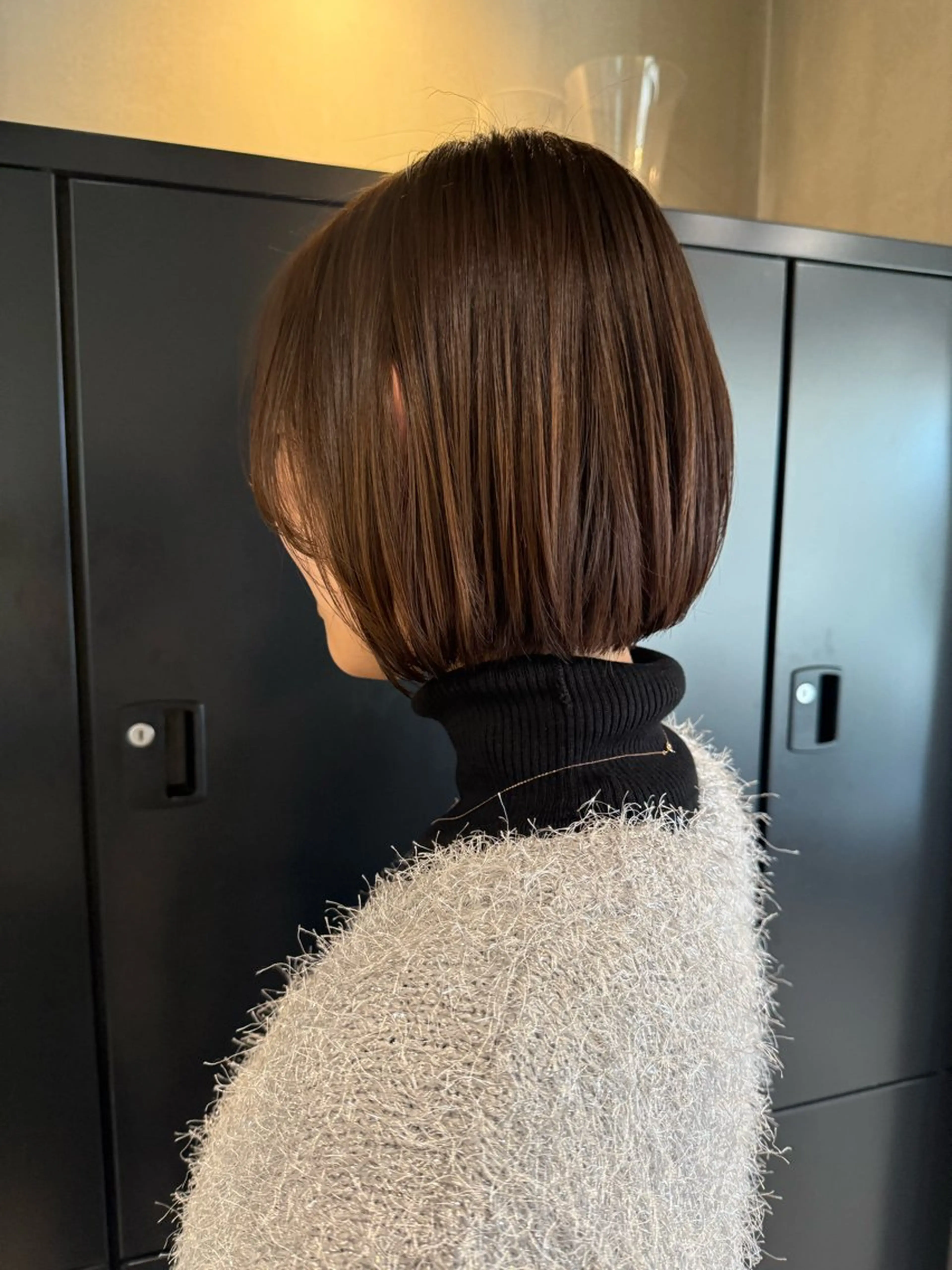 カラー 岡田 渚のヘアスタイル
