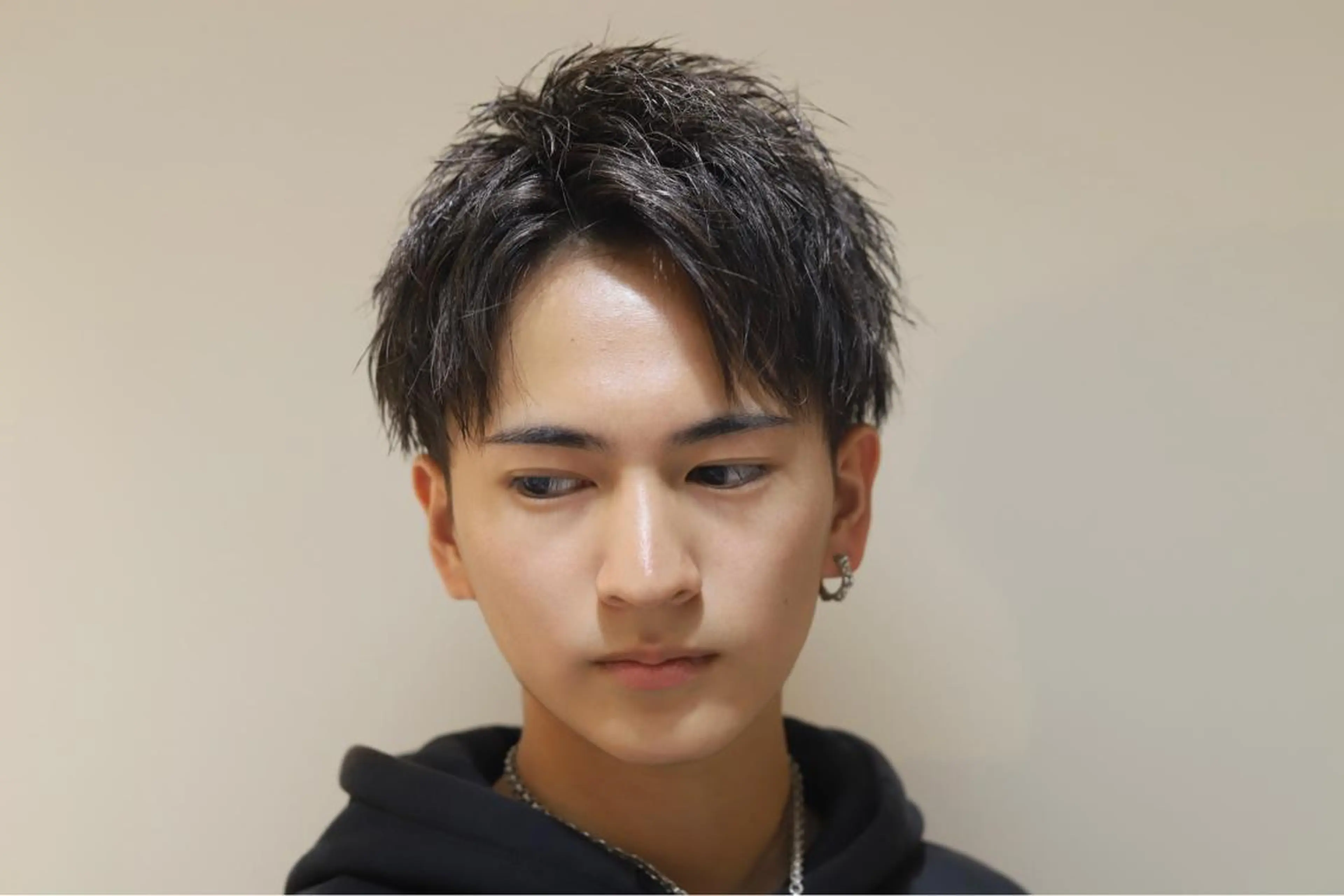 ショート メンズ アップバング ツーブロック カット 岡田 昇輝のヘアスタイル