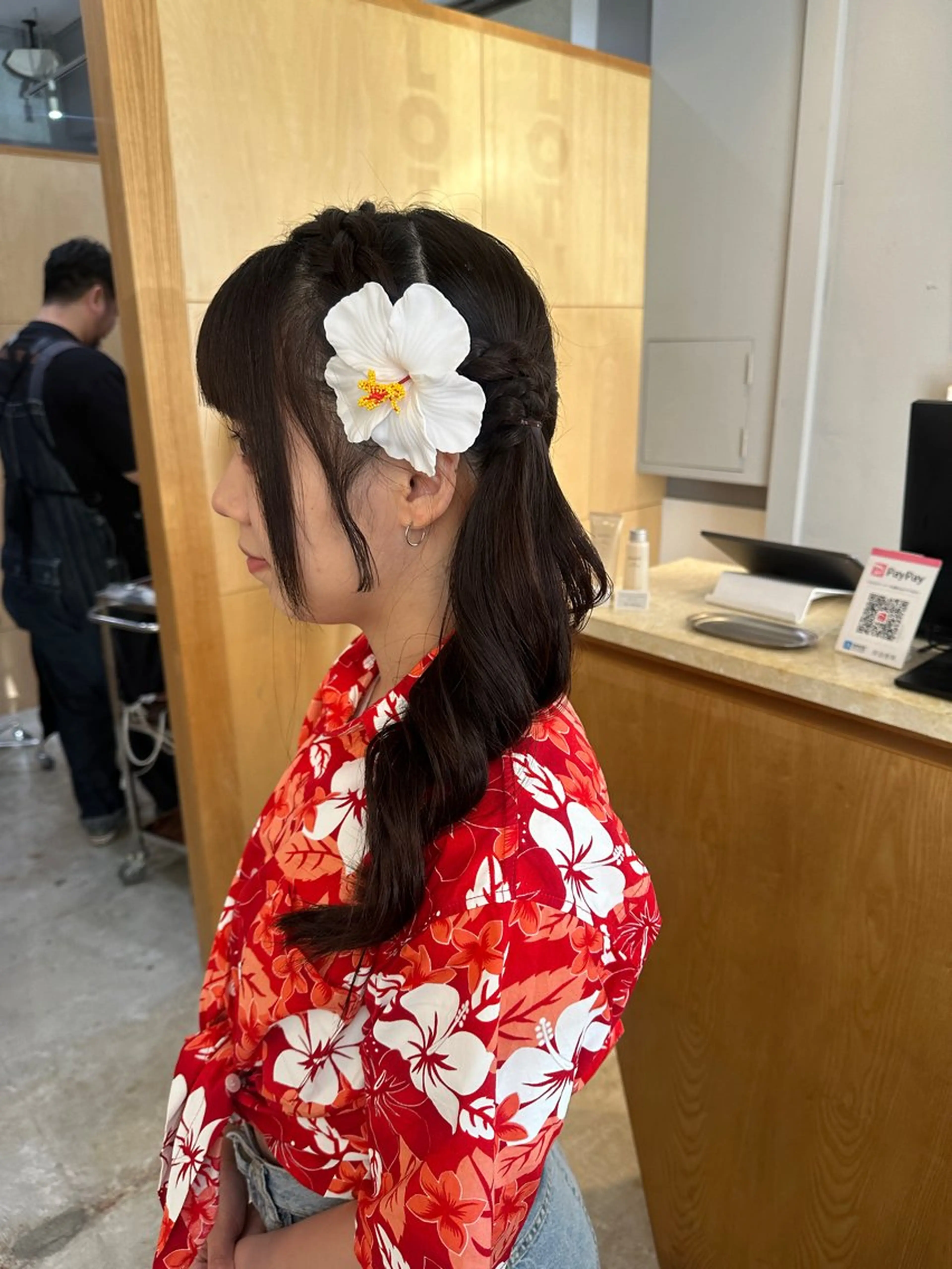 ミディアム miloc MOMOKAのヘアスタイル