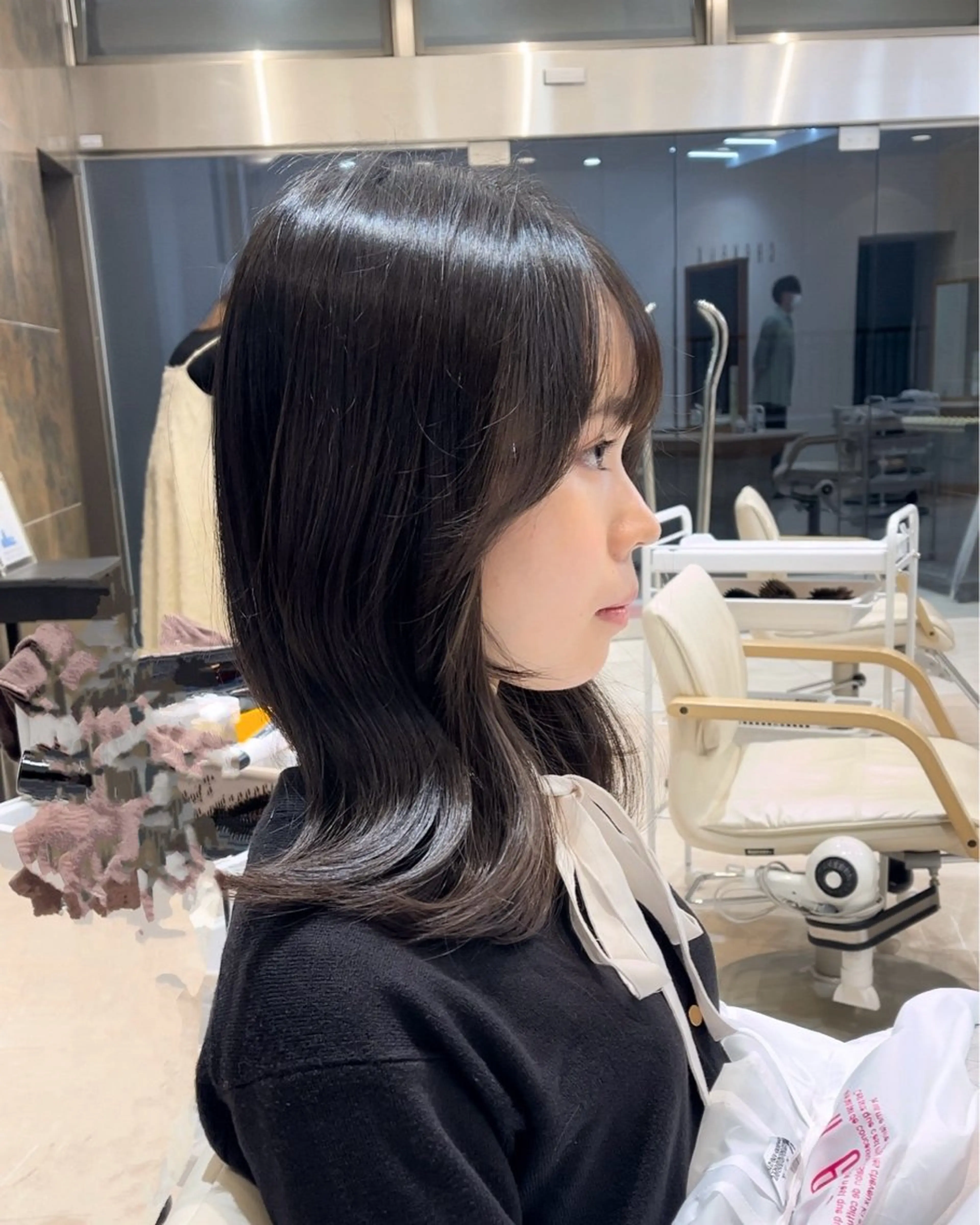 セミロング 顔周りカット 小顔カット カット トリートメント ミタニ/髪質改善 /レイヤーカットのヘアスタイル