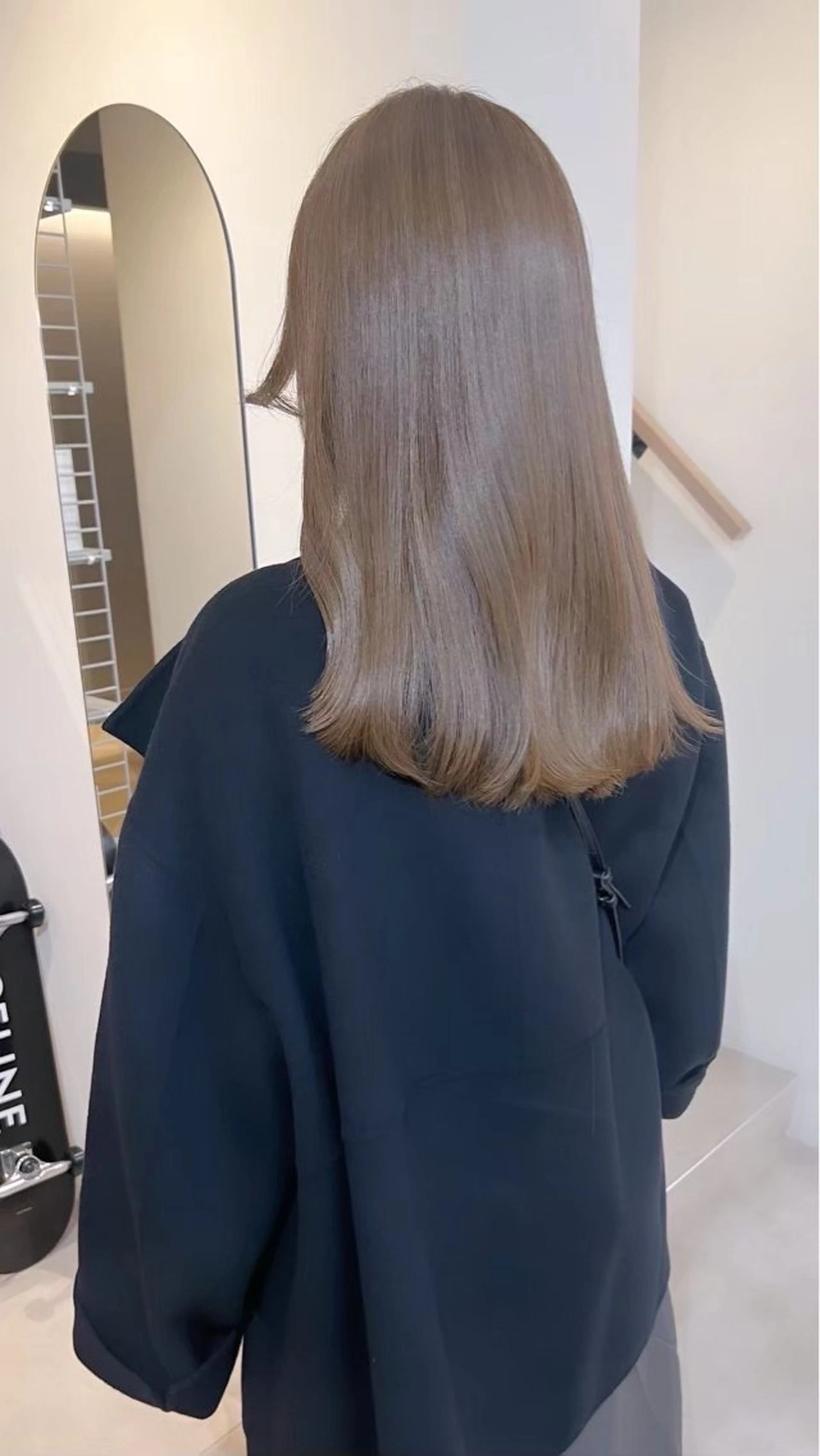 セミロング 土居 悠梨のヘアスタイル