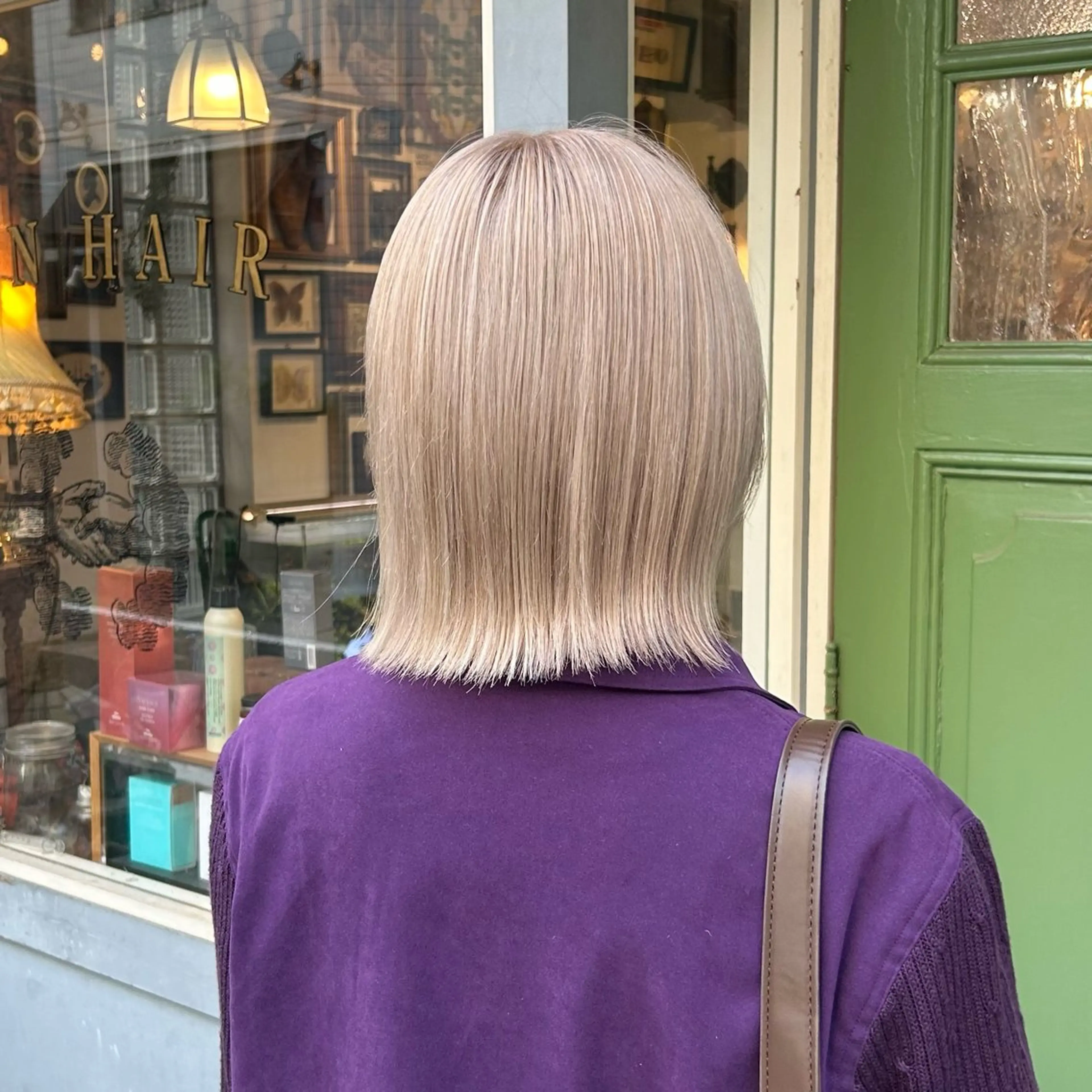 ショート カラー ベージュカラー ブリーチ ホワイトベージュ カット ヘアカラー トリートメント BRITS 渡辺 菜々子のヘアスタイル