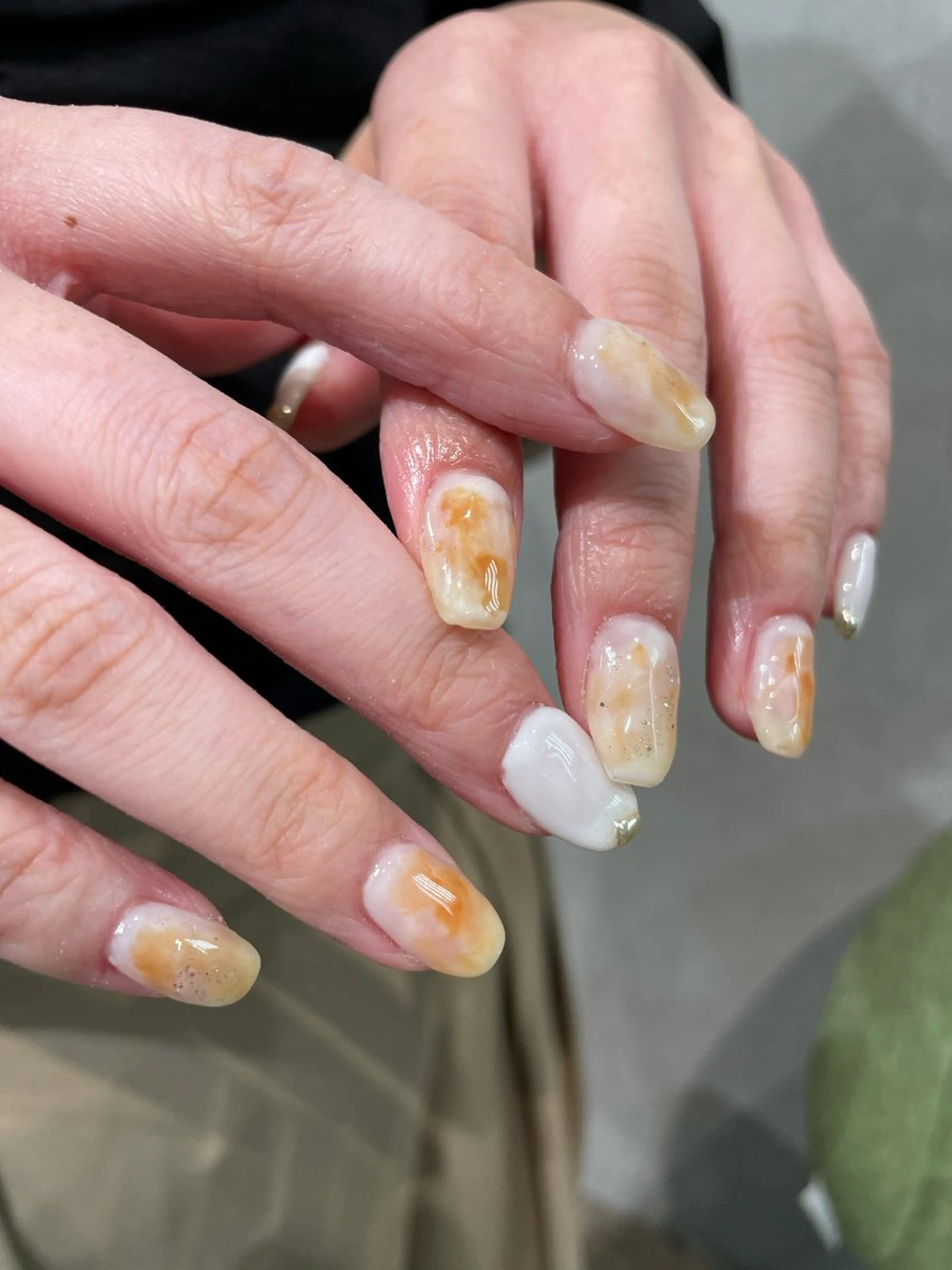 ネイル ブラウン ゴールド ニュアンスネイル ハンドネイル ナチュラル透明感🌱 小山美樹子のヘアスタイル