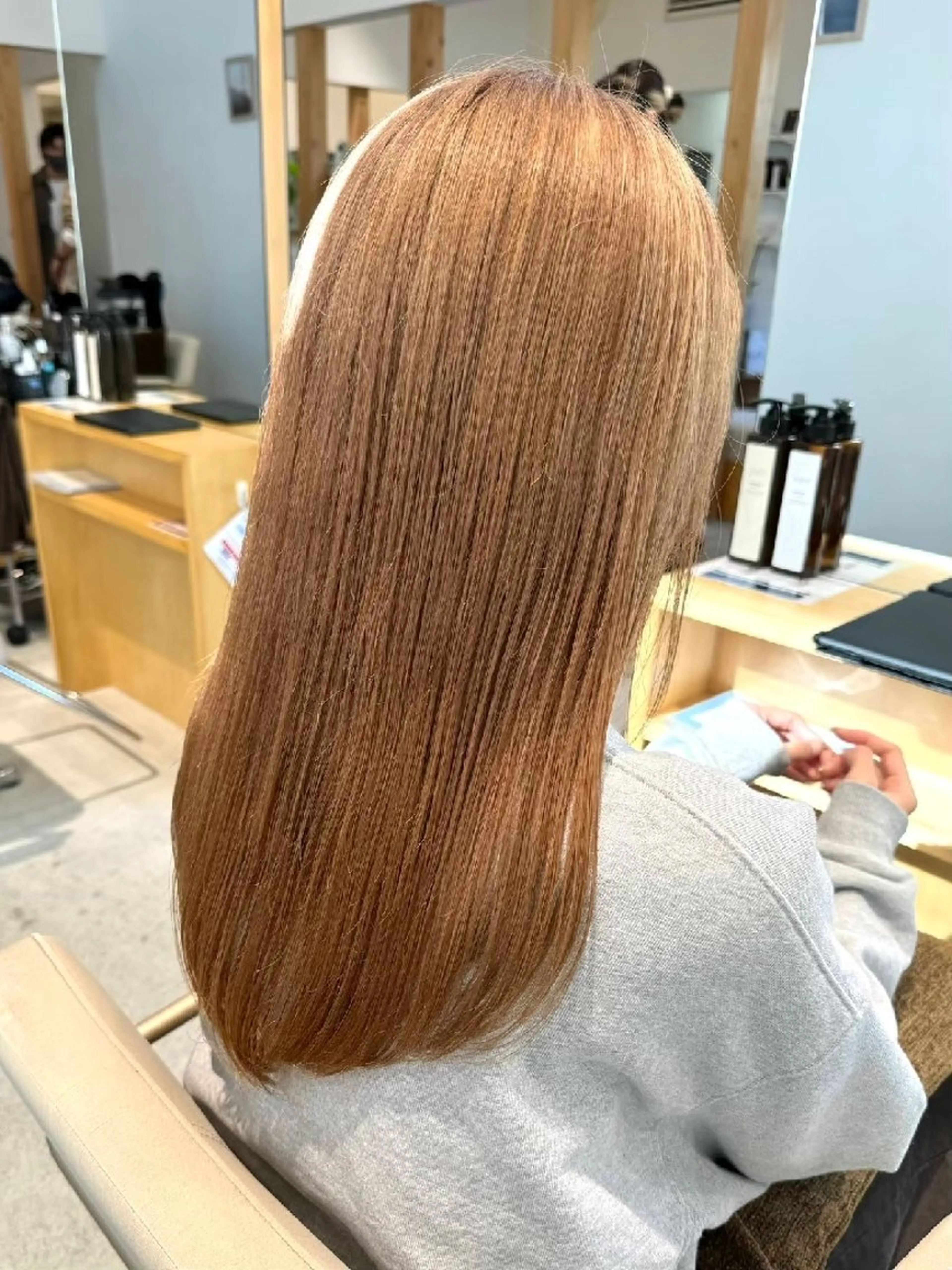 ロング カラー ベージュカラー ミルクティーベージュ ヘアカラー IPPO アカデミーのヘアスタイル