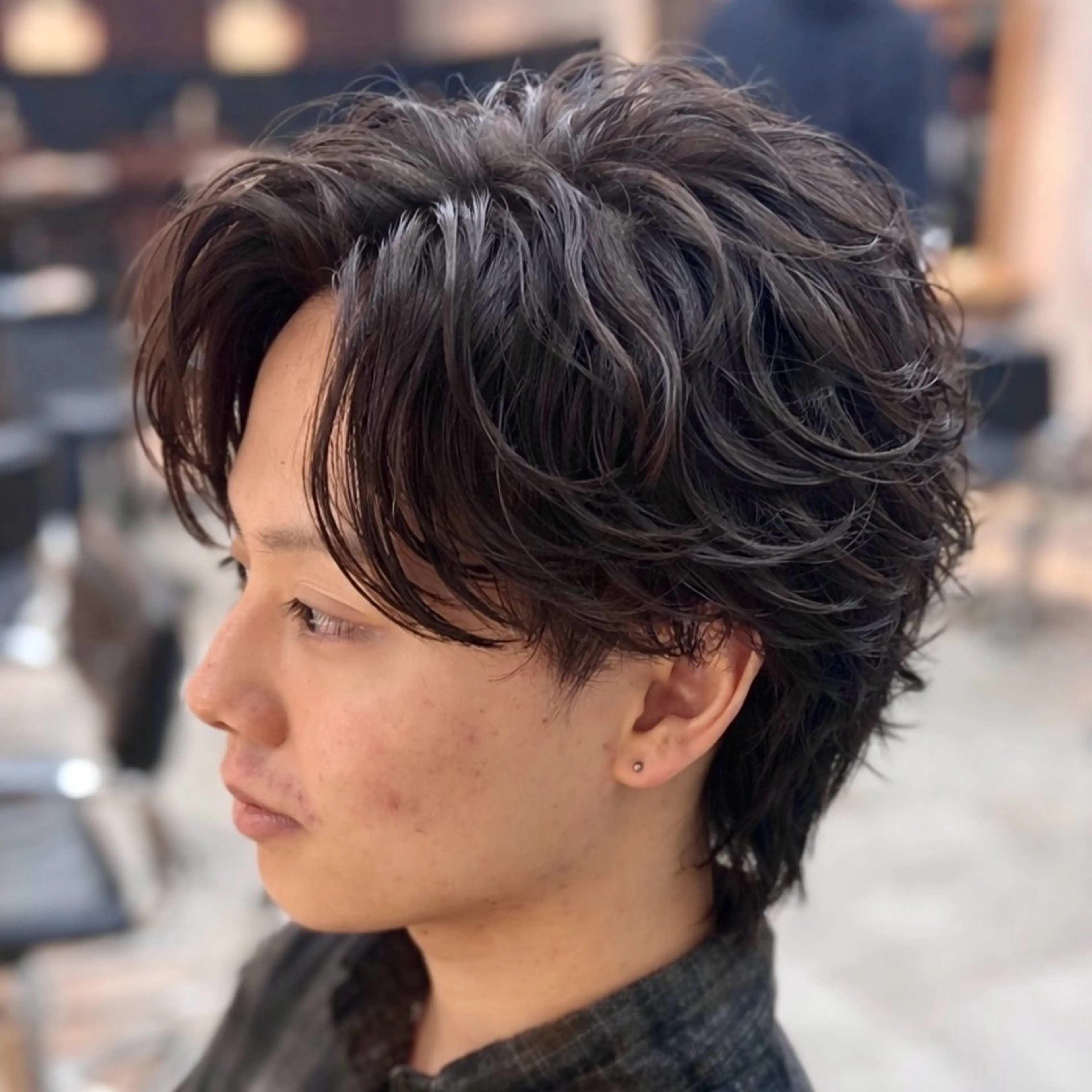 パーマ メンズ センターパート フェザーパーマ メンズ韓国風 メンズパーマ ニュアンスパーマ カット パーマ 男の理想を叶える🔥 メンズパーマ特化｜関のヘアスタイル