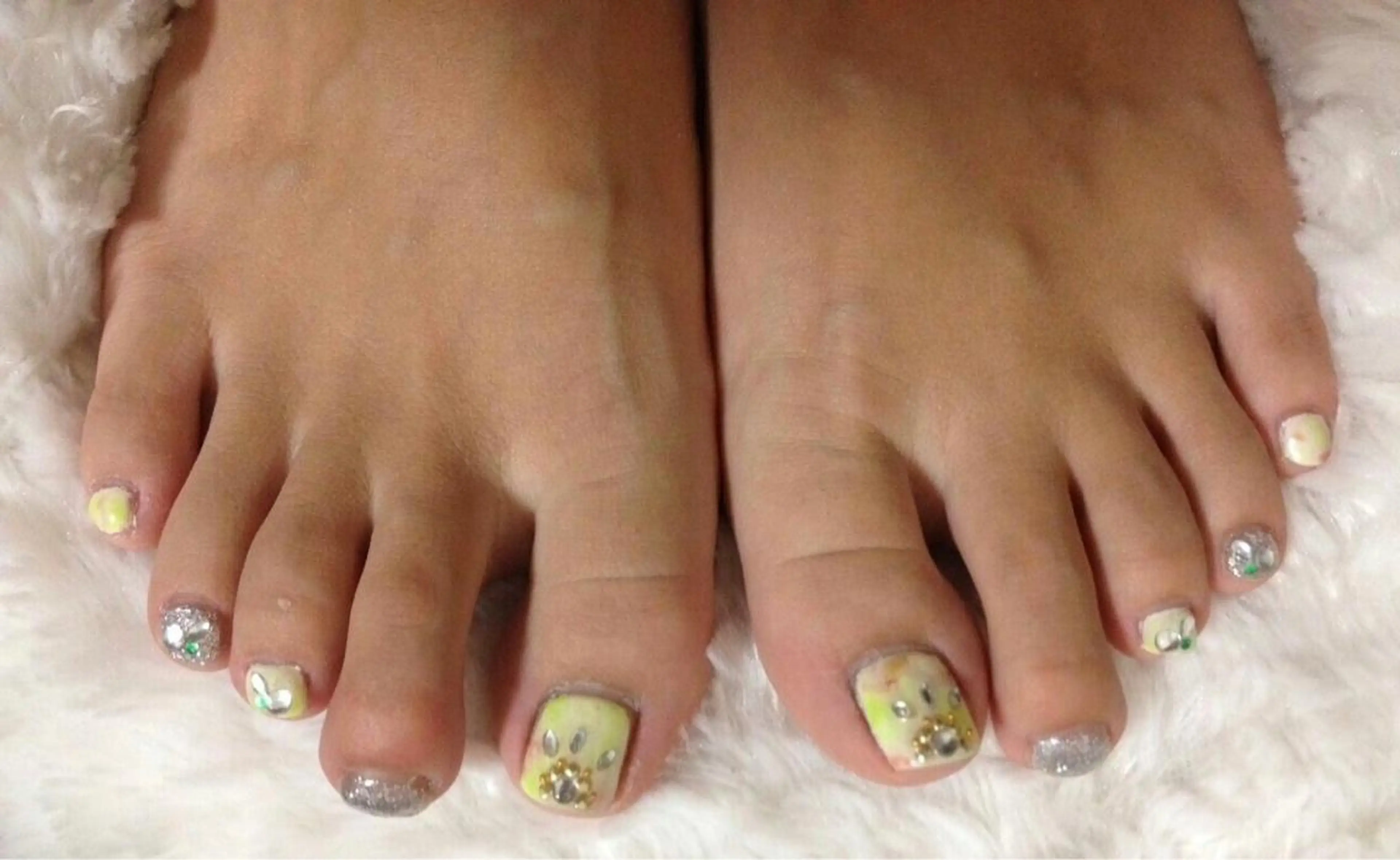 ネイル ハンドネイル フットネイル ✴︎ Delightのネイルデザイン