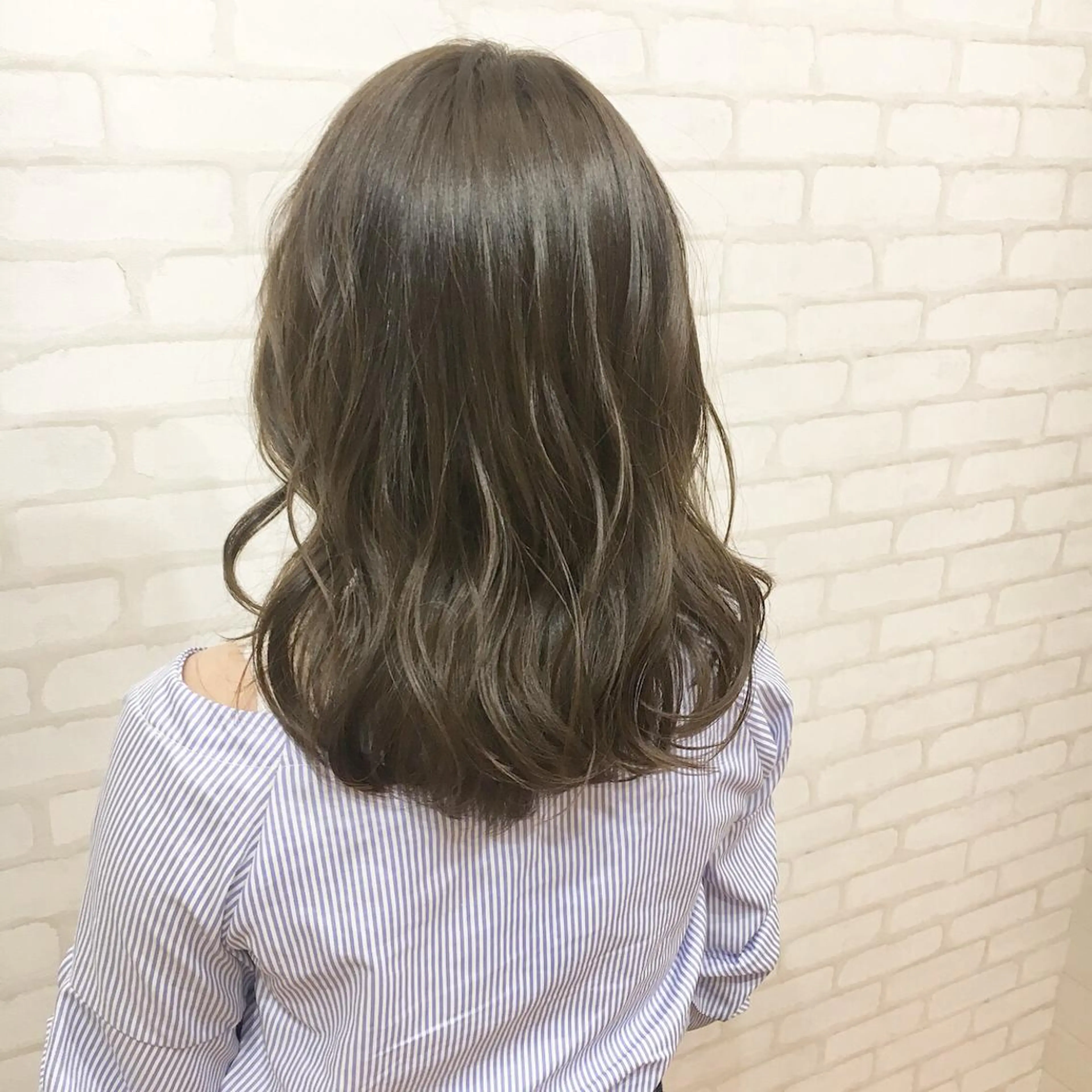 セミロング カラー ヘアアレンジ グレージュ ✨艶髪✨透明感✨ 山内大樹のヘアスタイル