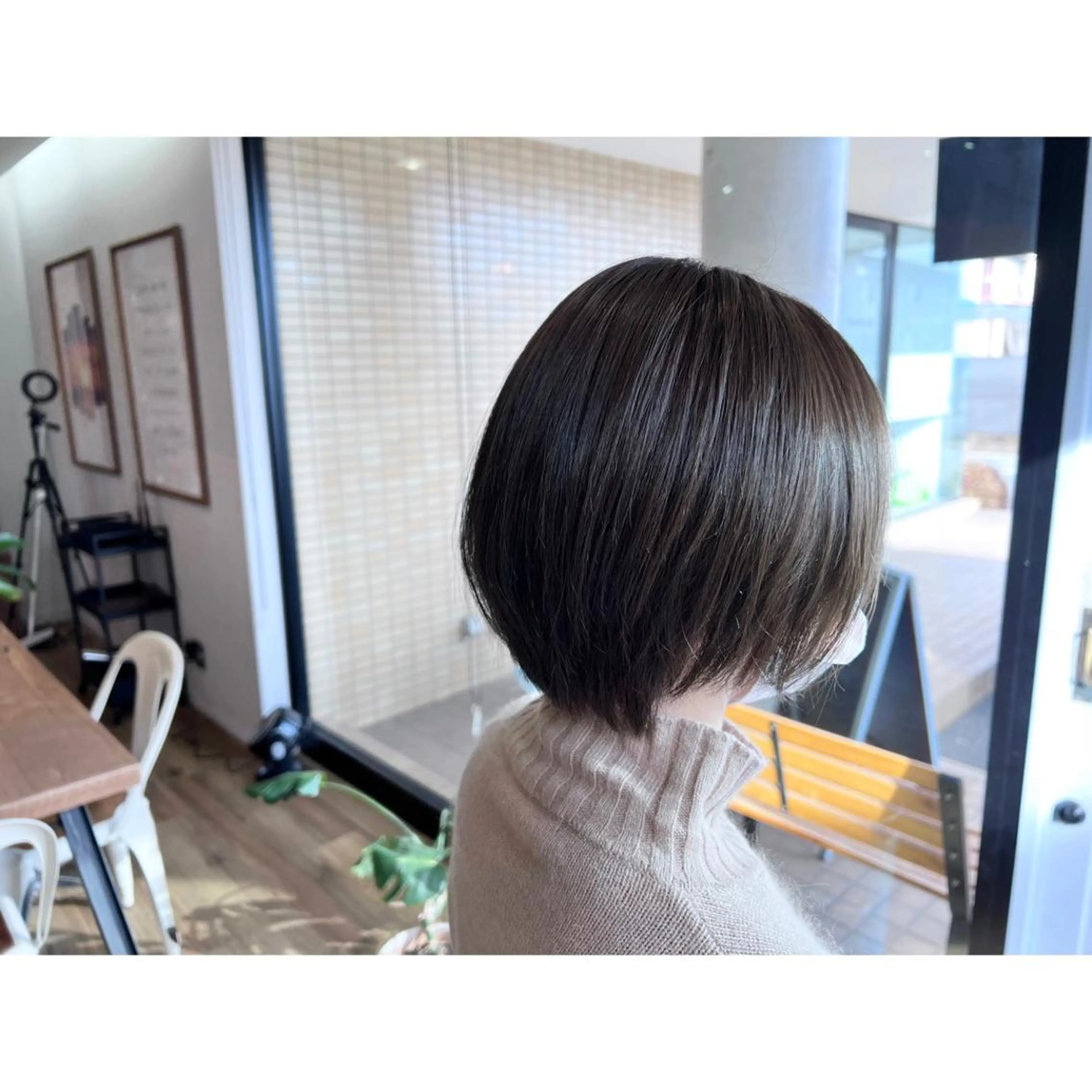 ショート カラー グレージュ オリーブグレージュ オリーブグレー ヘアカラー トリートメント ツキダテ ユイのヘアスタイル