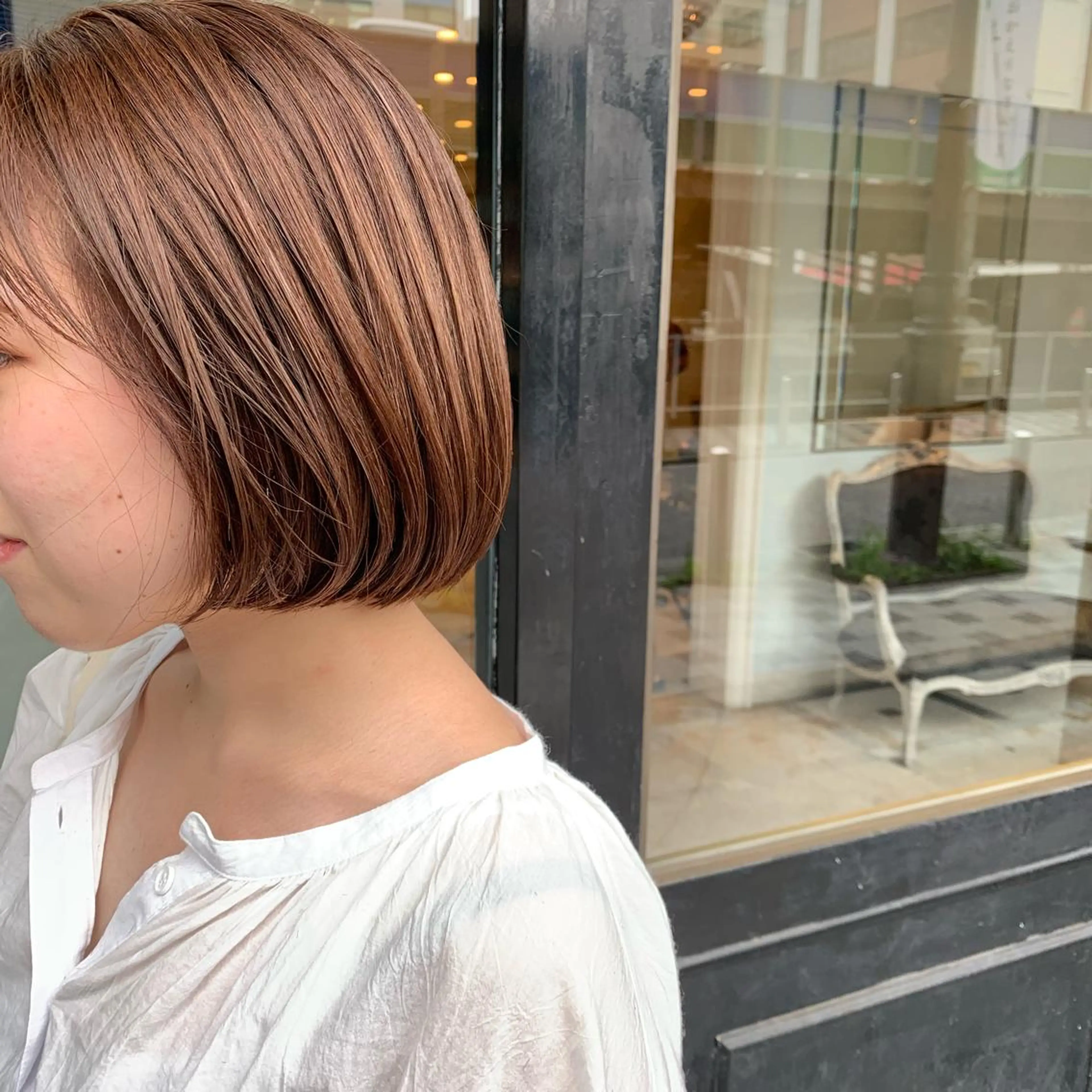 ショート カット ヘアカラー SAKINO． ベージュカラーのヘアスタイル