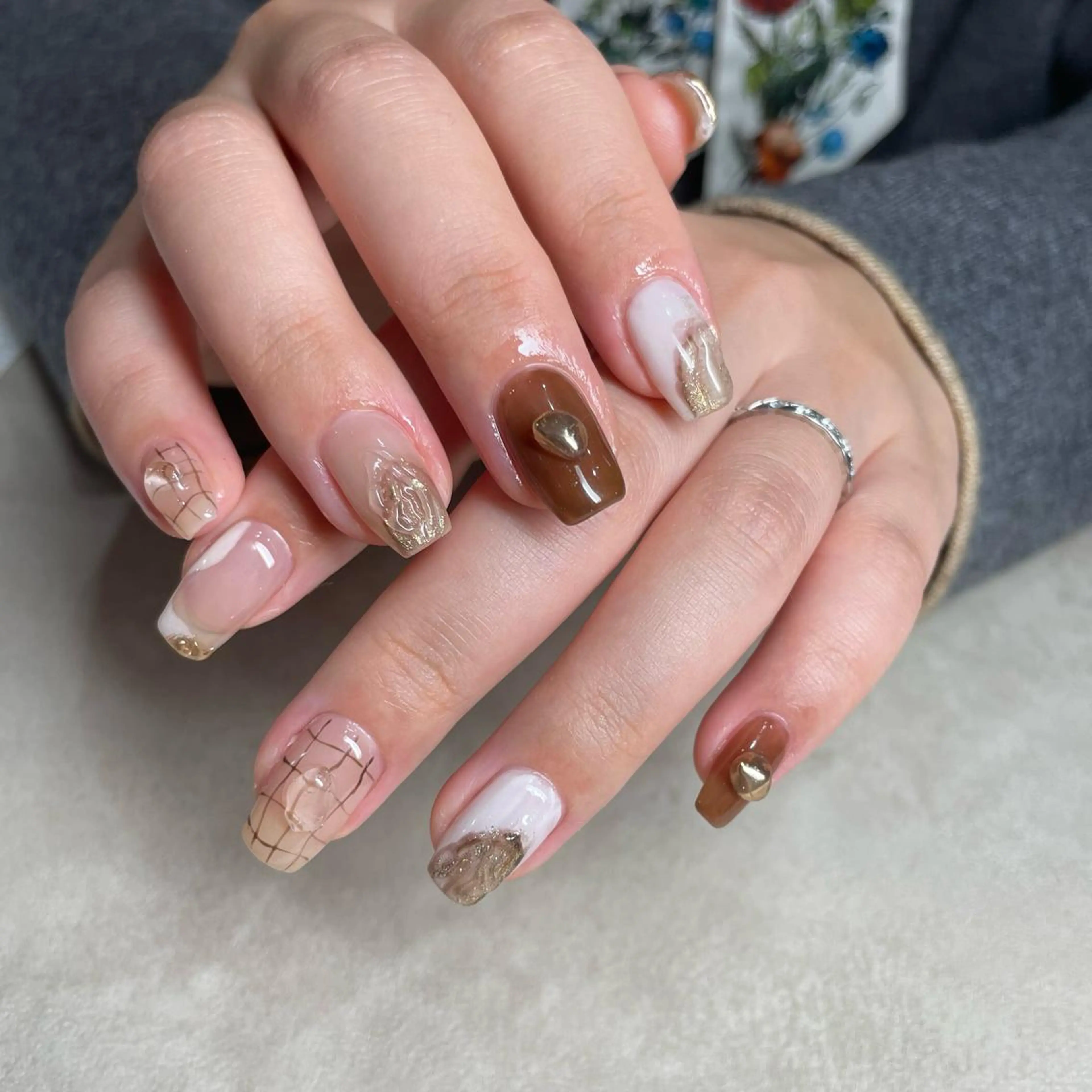 ネイル 持ち込み ハンドネイル フットネイル with hues AYAのネイルデザイン