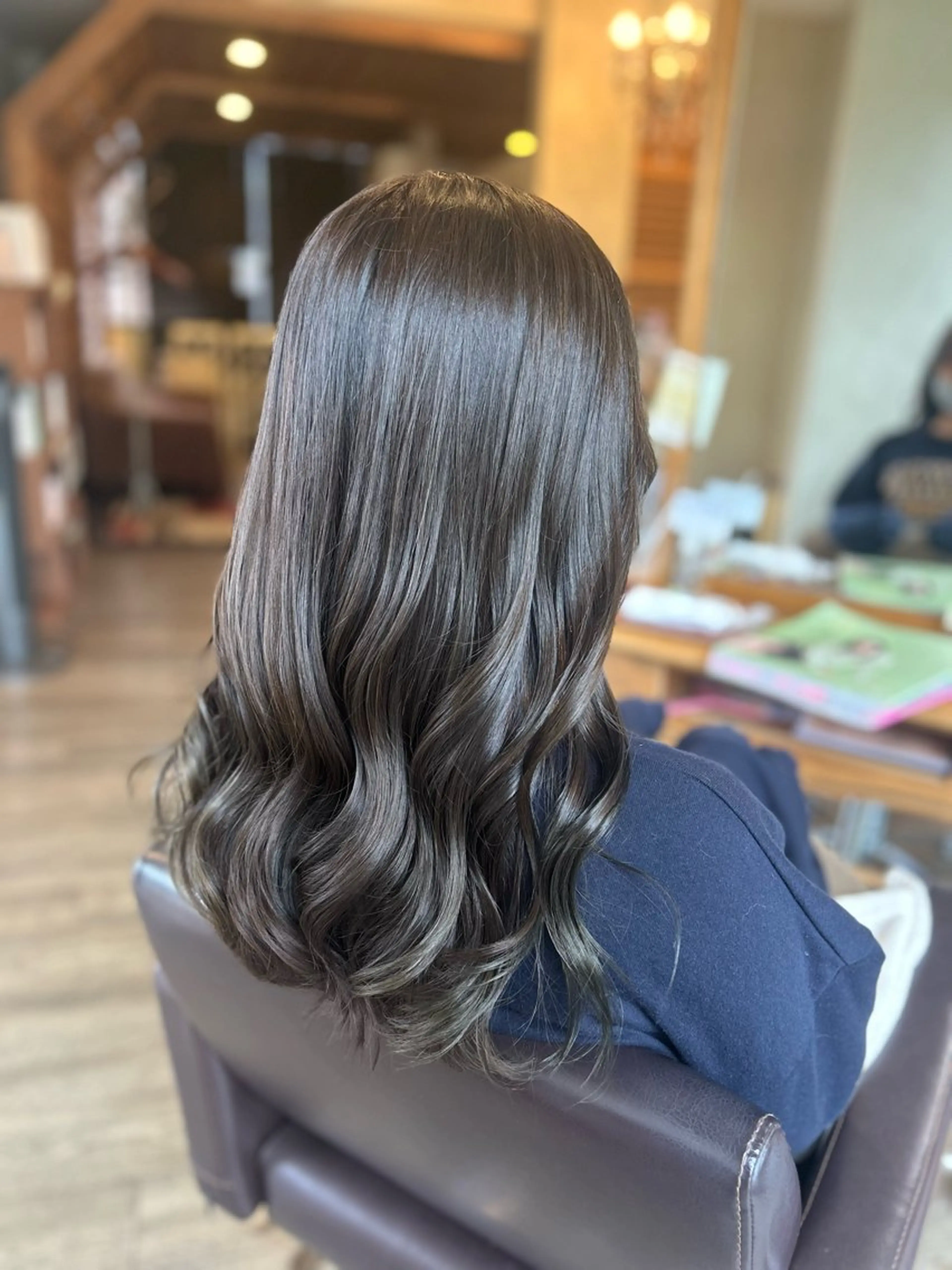 ロング カラー ベージュカラー ブリーチ ブリーチなしカラー オリーブベージュ カット ヘアカラー Morpho Hair Product所属・井上 花音のヘアスタイル