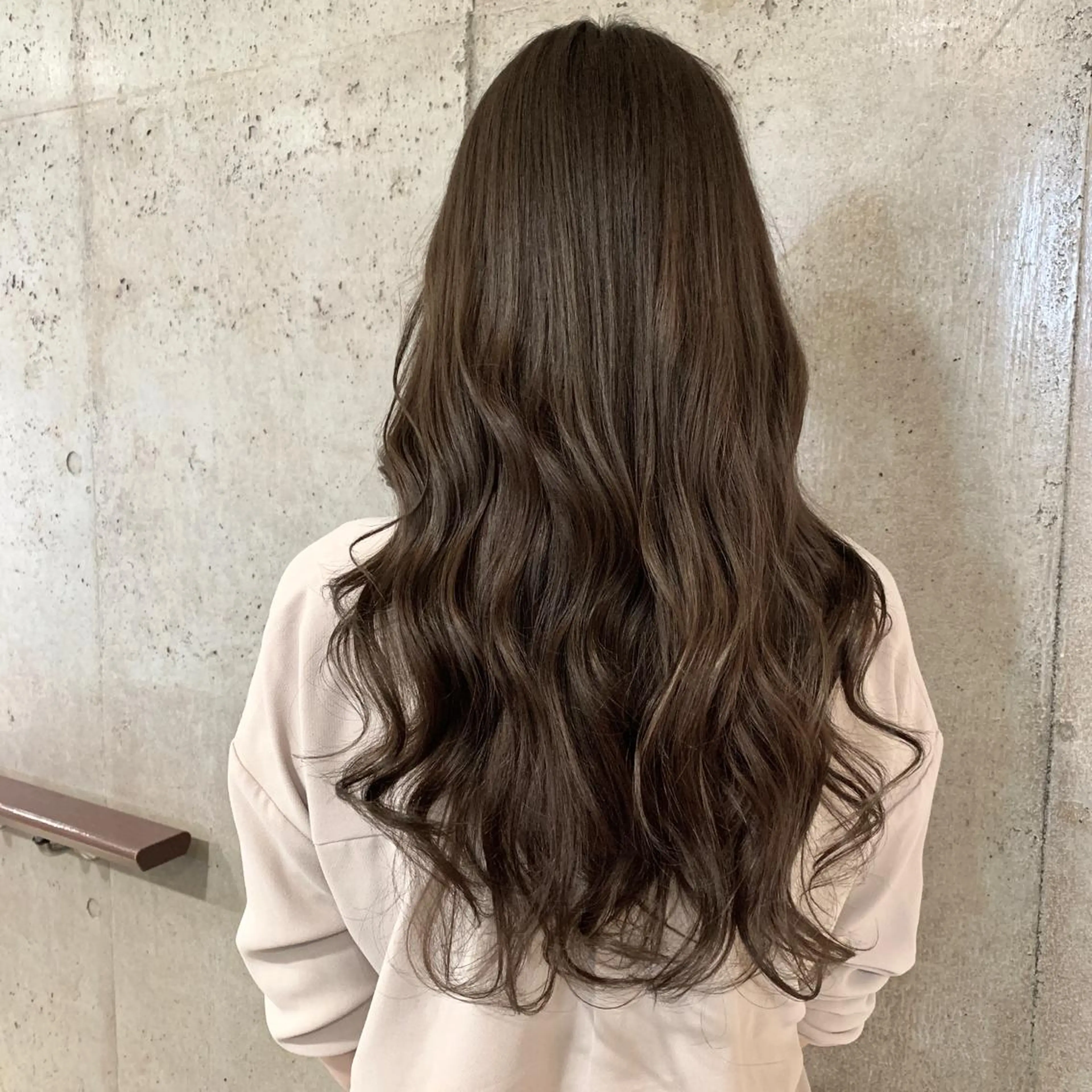 ロング カラー グレージュ ミント 二宮 早智子のヘアスタイル