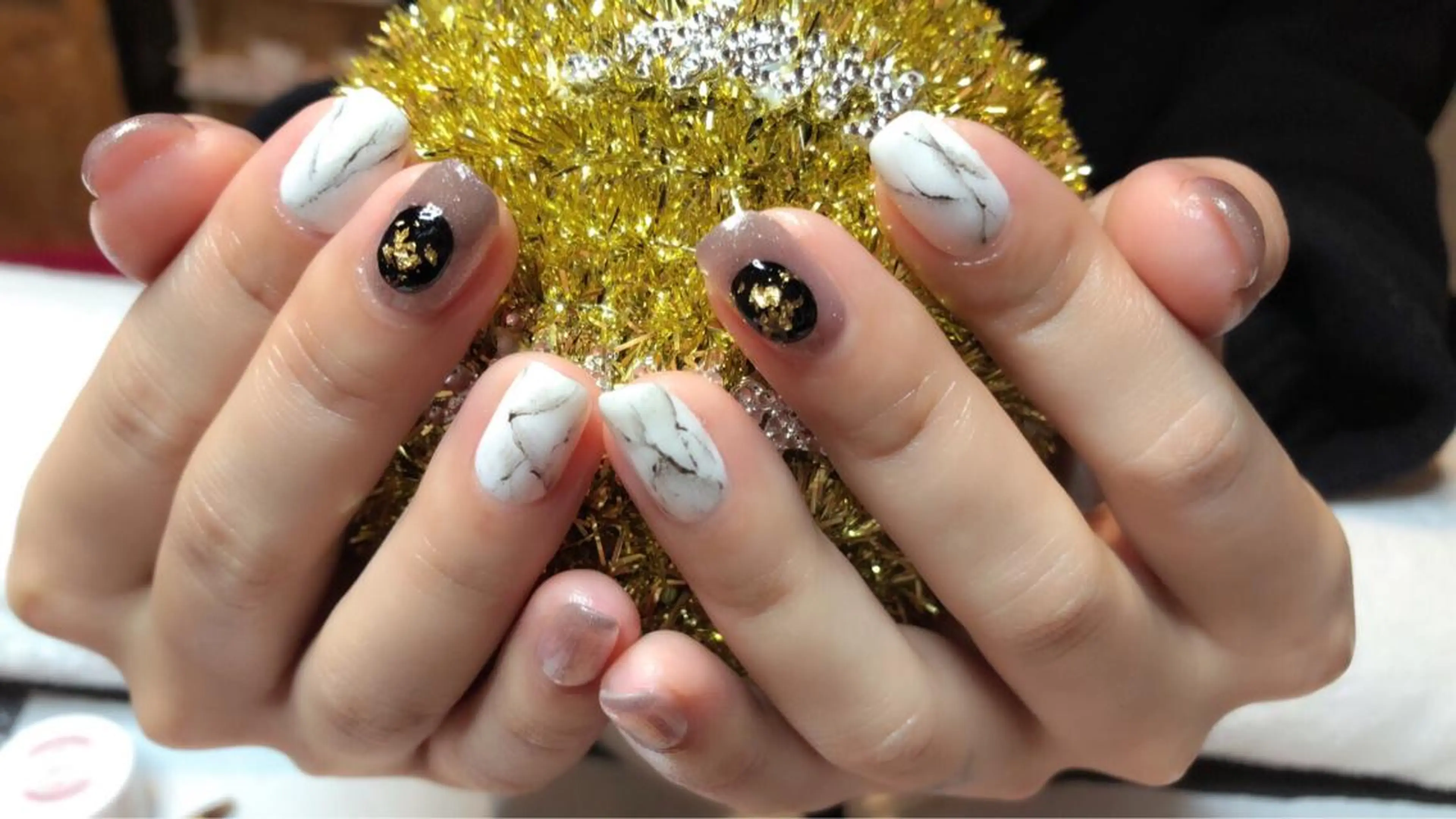 セミロング ネイル ジェルネイル 長さ出し専門 nynaのネイルデザイン