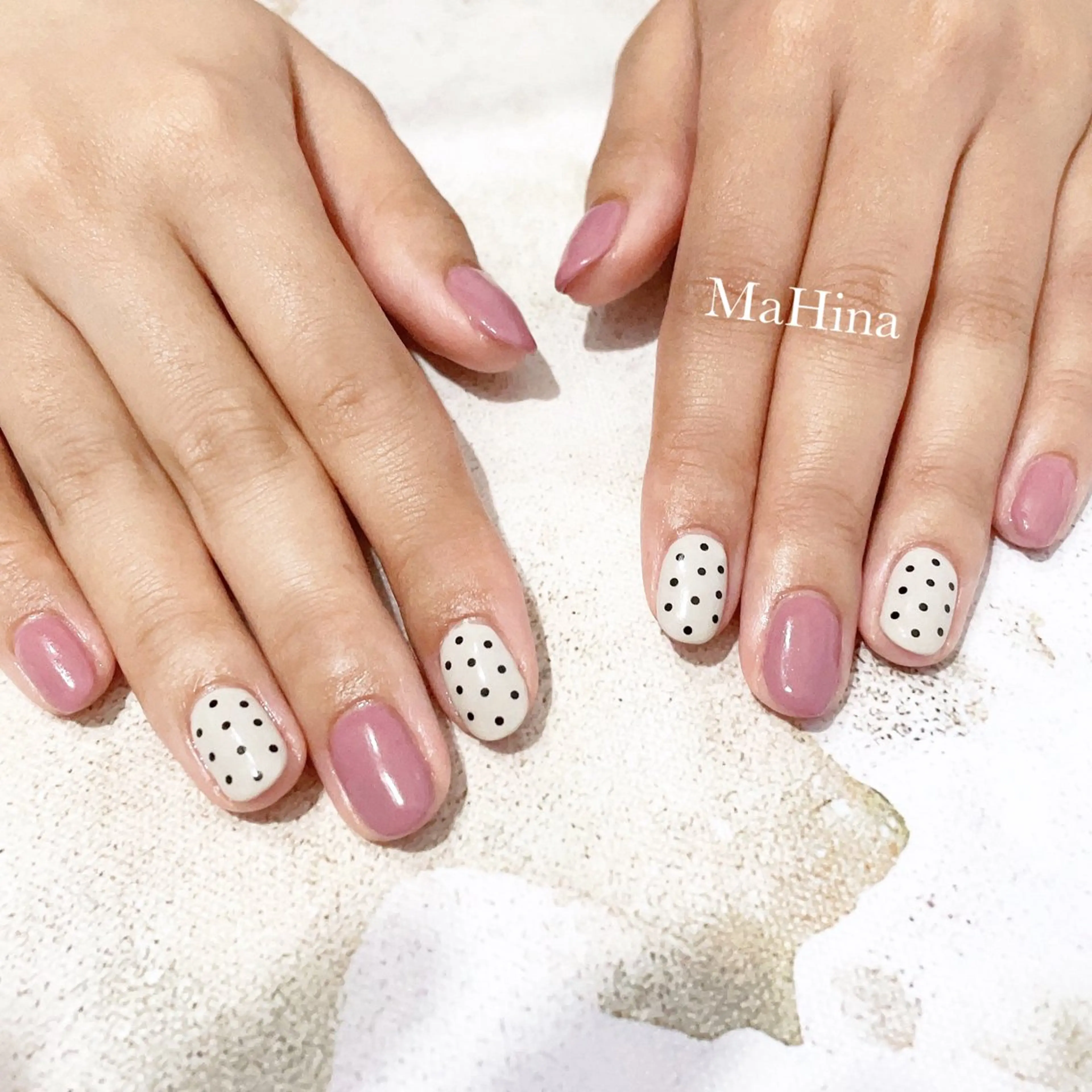 ネイル ドット ピンク ハンドネイル MaHina🌙 salonのネイルデザイン