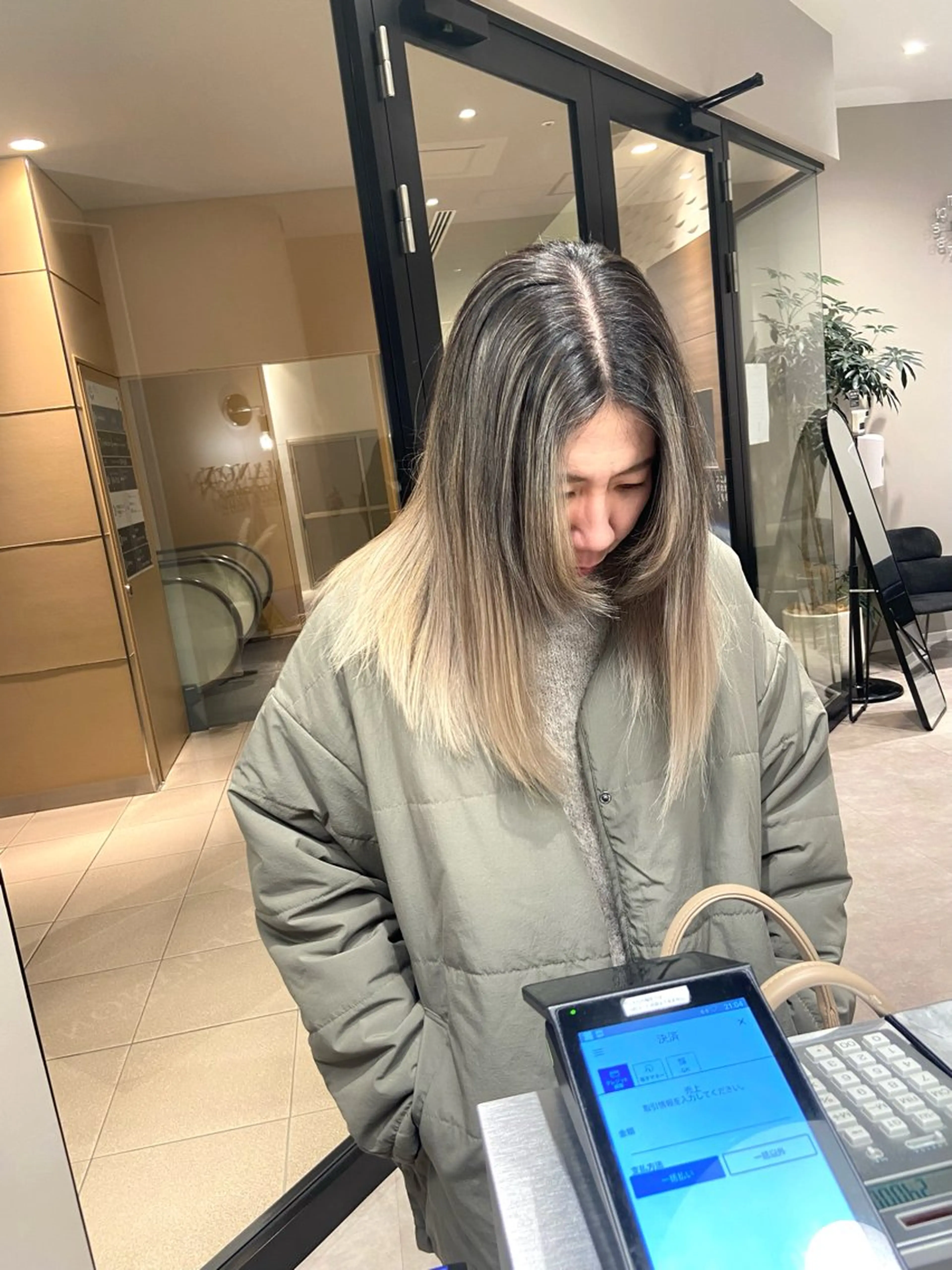 ロング ヘアカラー トリートメント 褒められヘアー ERI✨のヘアスタイル