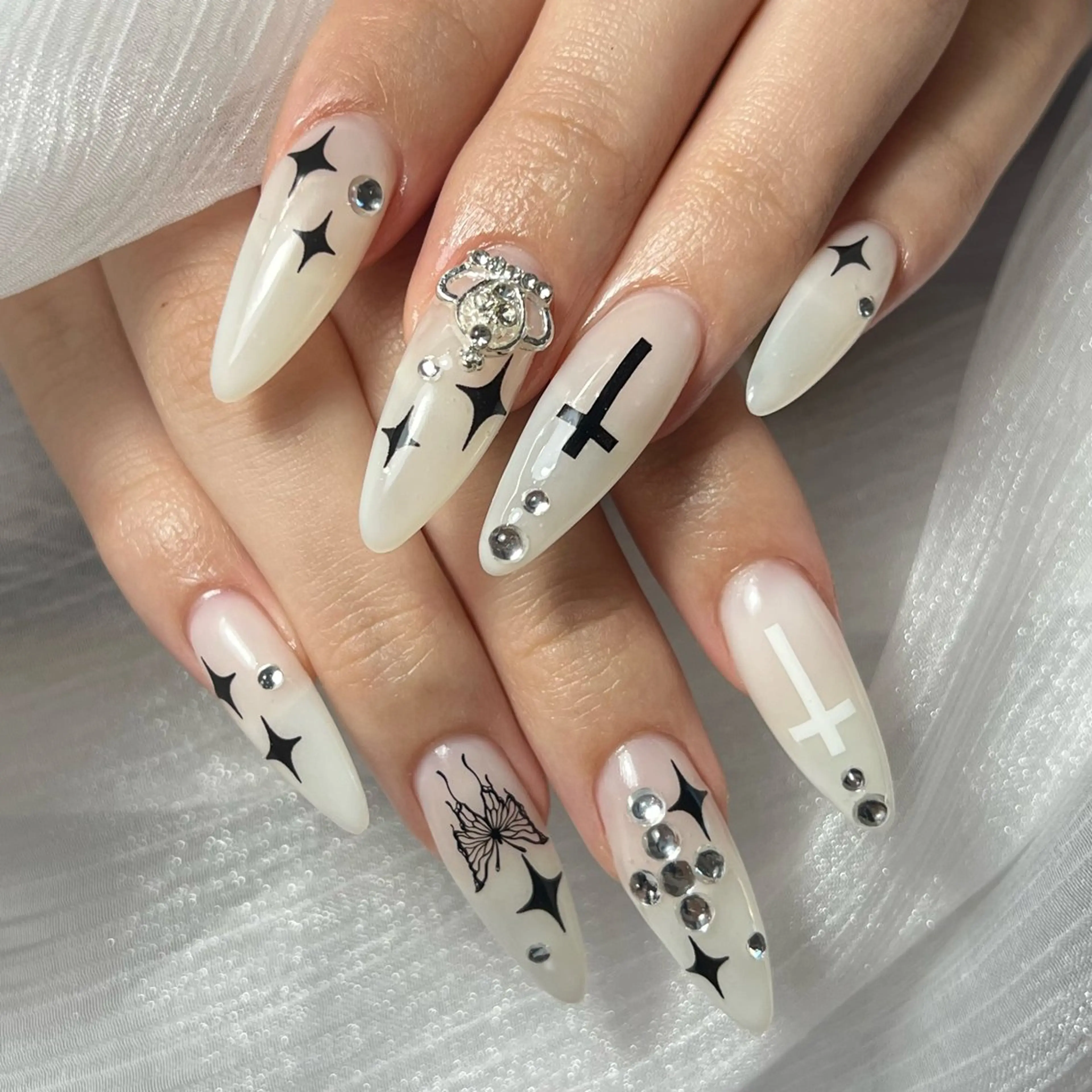 ネイル フレンチネイル ガーリー ガラスフレンチ 韓国ネイル ロングネイル ハンドネイル Venus nail チップ長さだし専門店のネイルデザイン