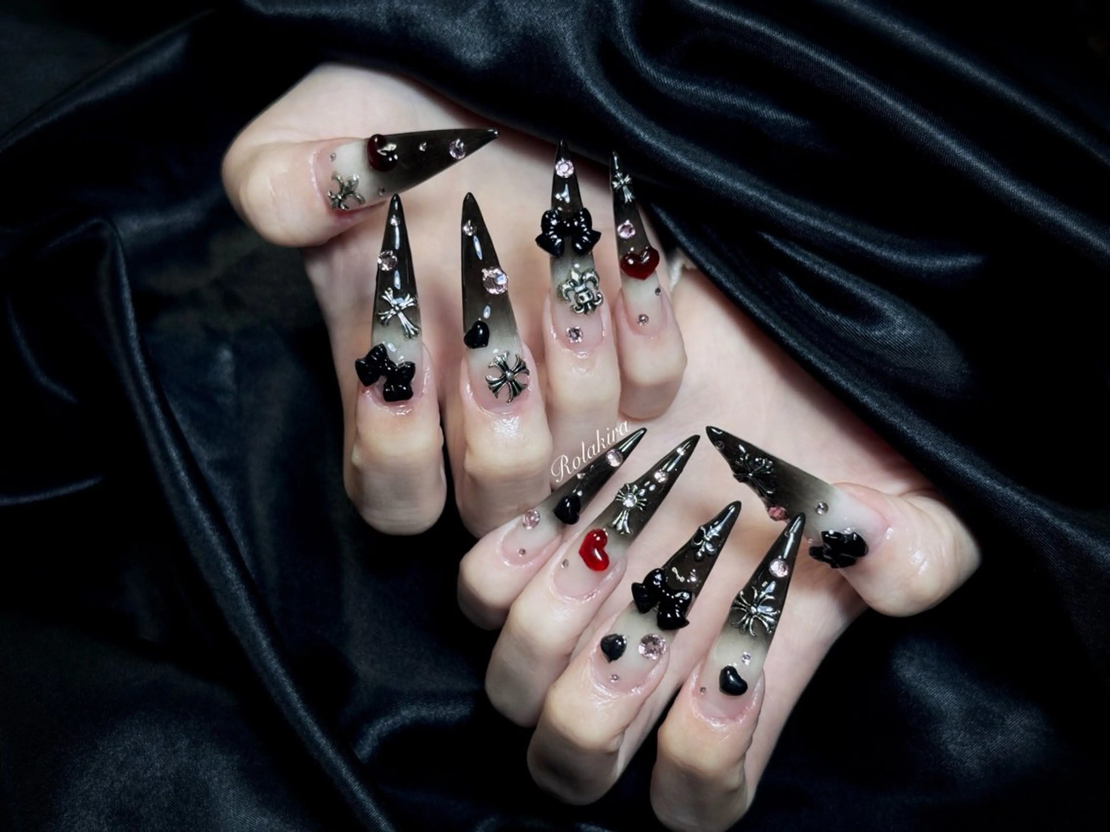 ロング 韓国風ヘア ハンドネイル Rola kira 麗のネイルデザイン