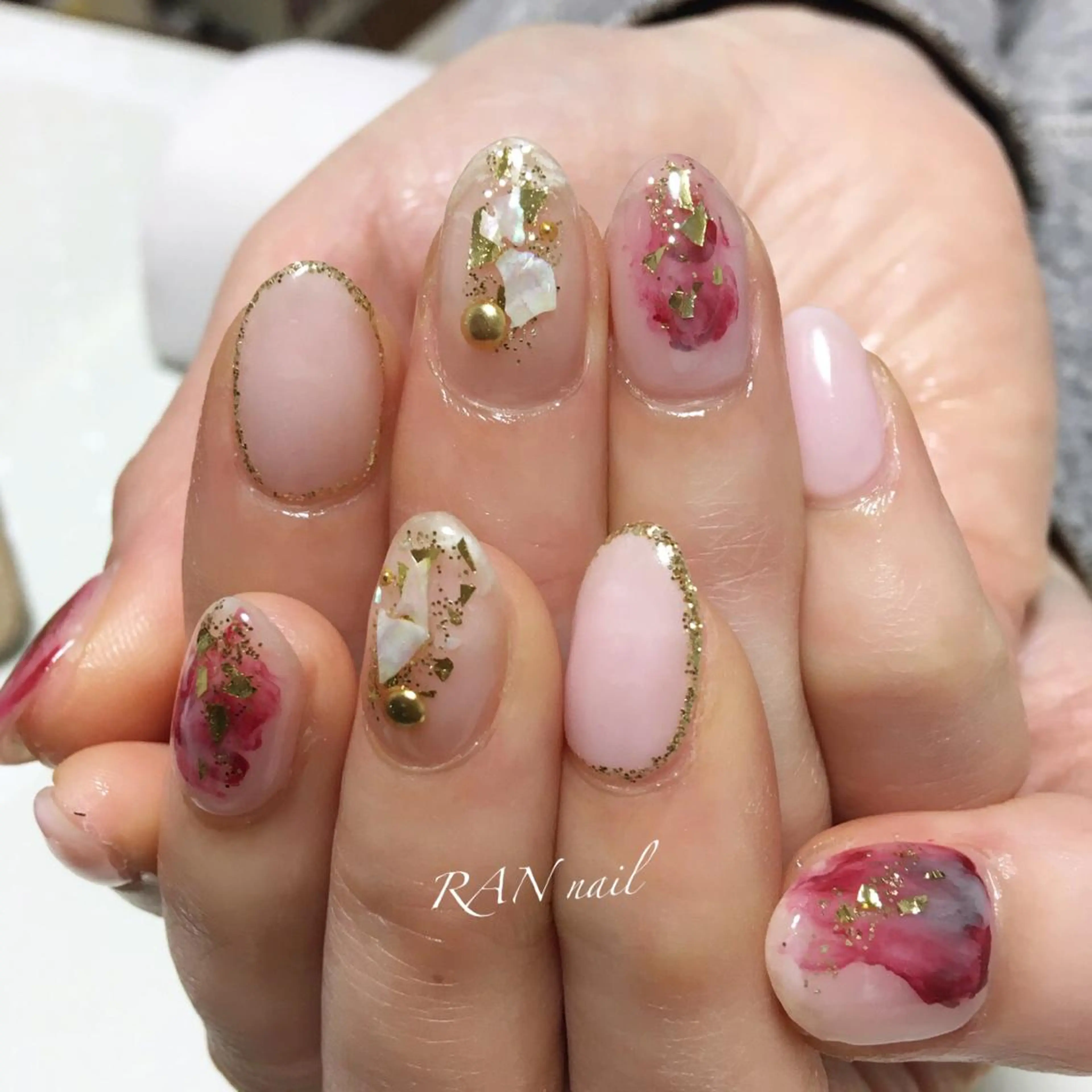 ネイル ゴールド ニュアンスネイル 春ネイル RAN nailのネイルデザイン